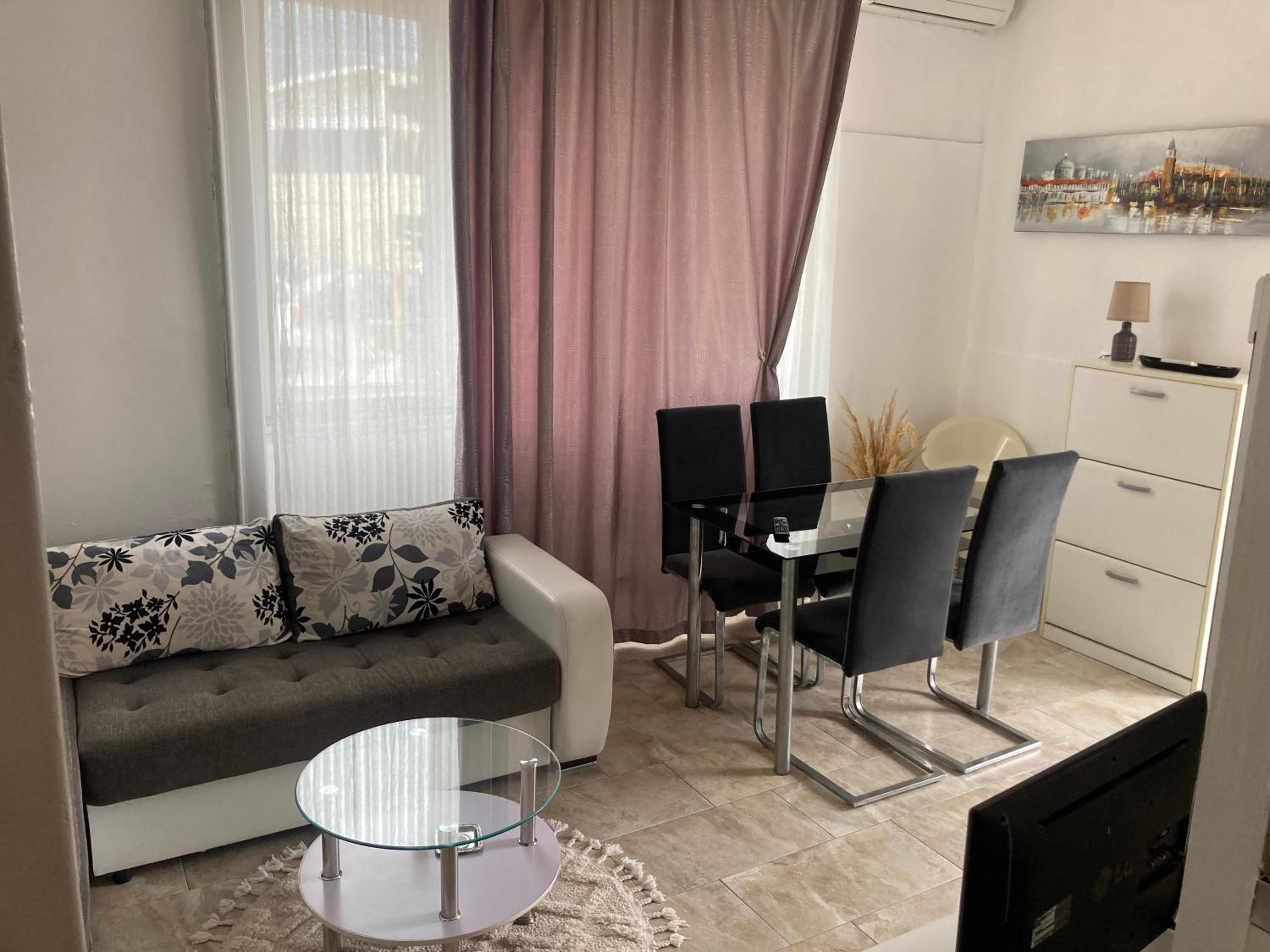 Plaža Stari Grad Budva pjena od mora Beach Apartman