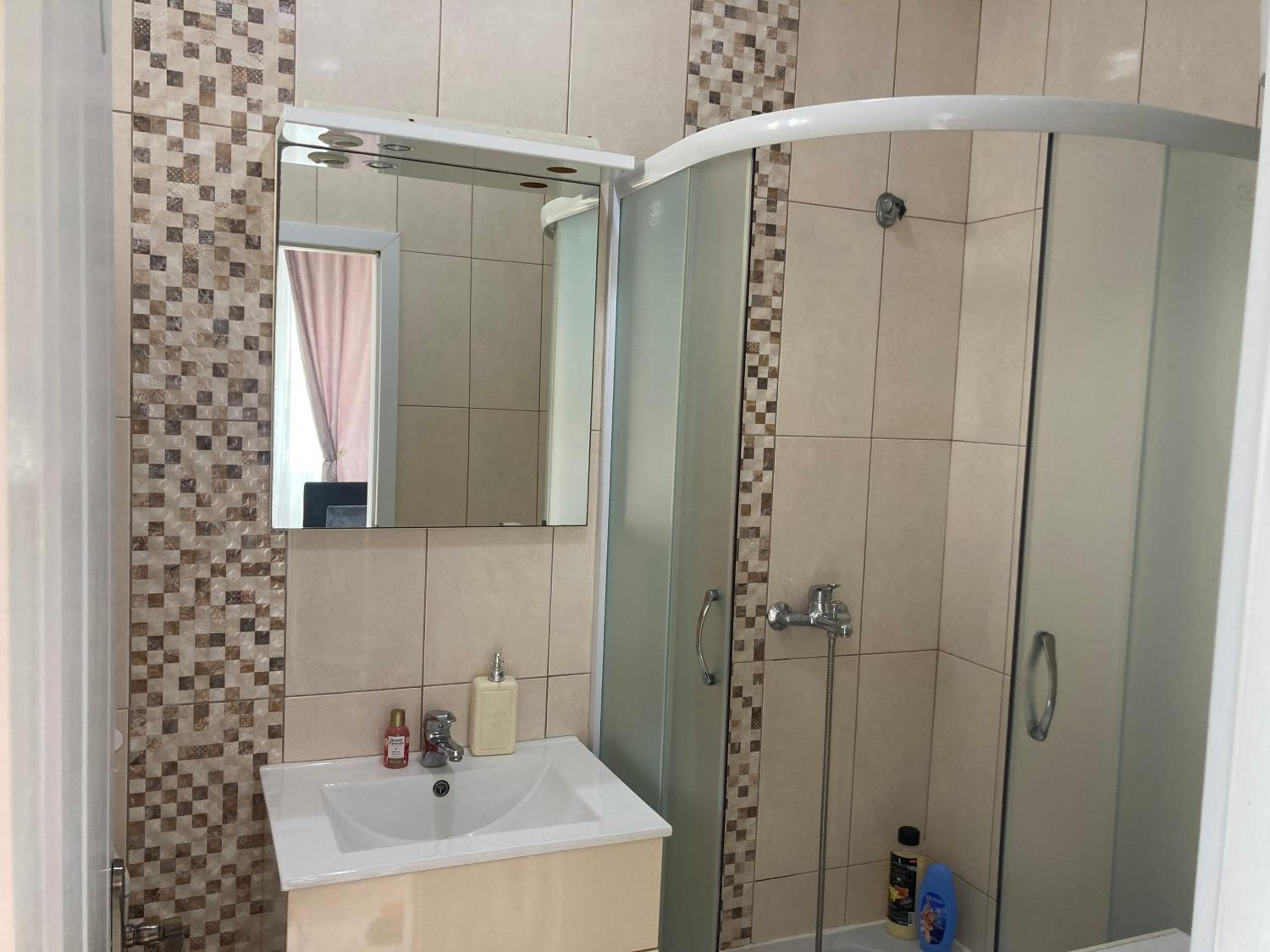 Plaža Stari Grad Budva pjena od mora Beach Apartman