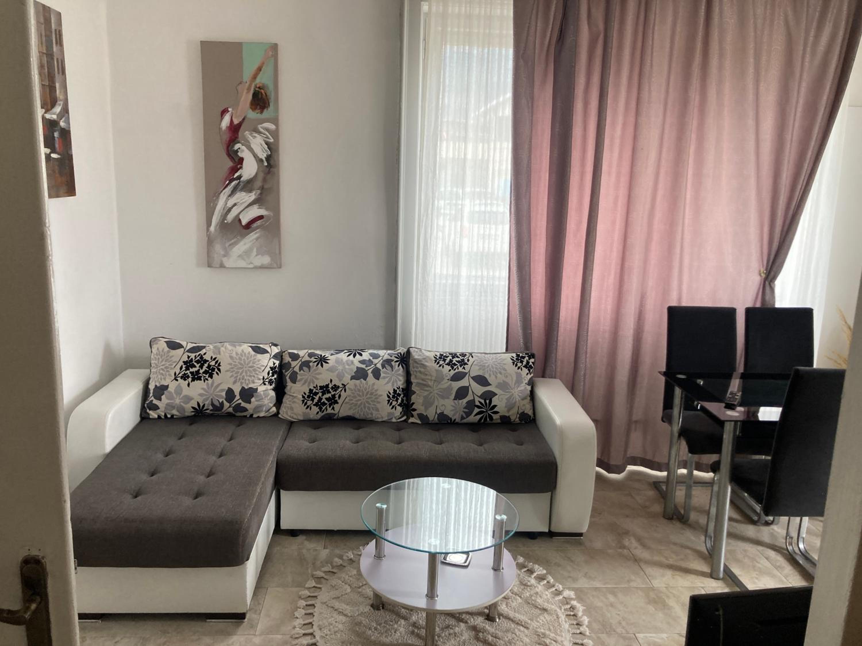 Plaža Stari Grad Budva pjena od mora Beach Apartman