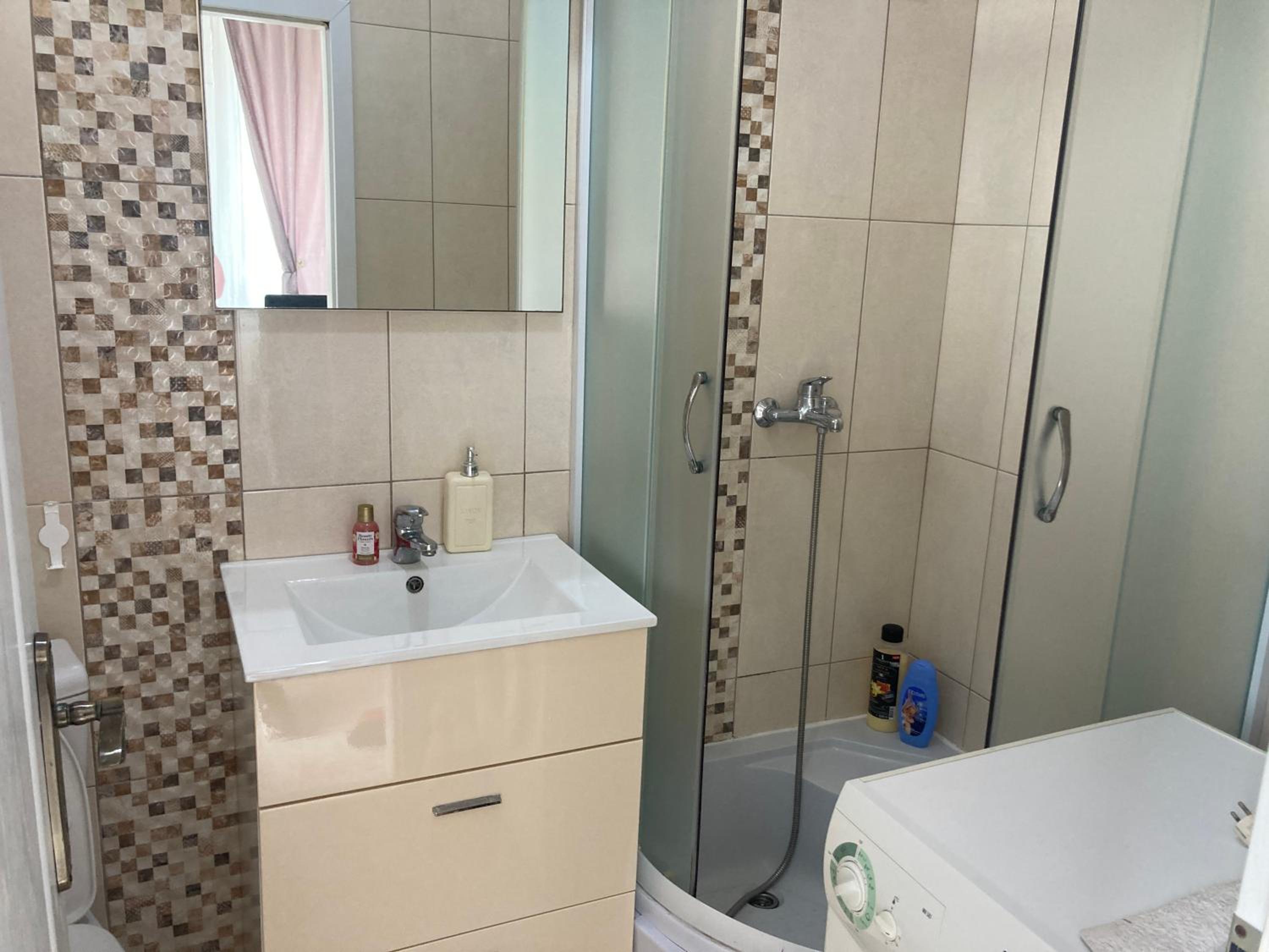 Plaža Stari Grad Budva pjena od mora Beach Apartman