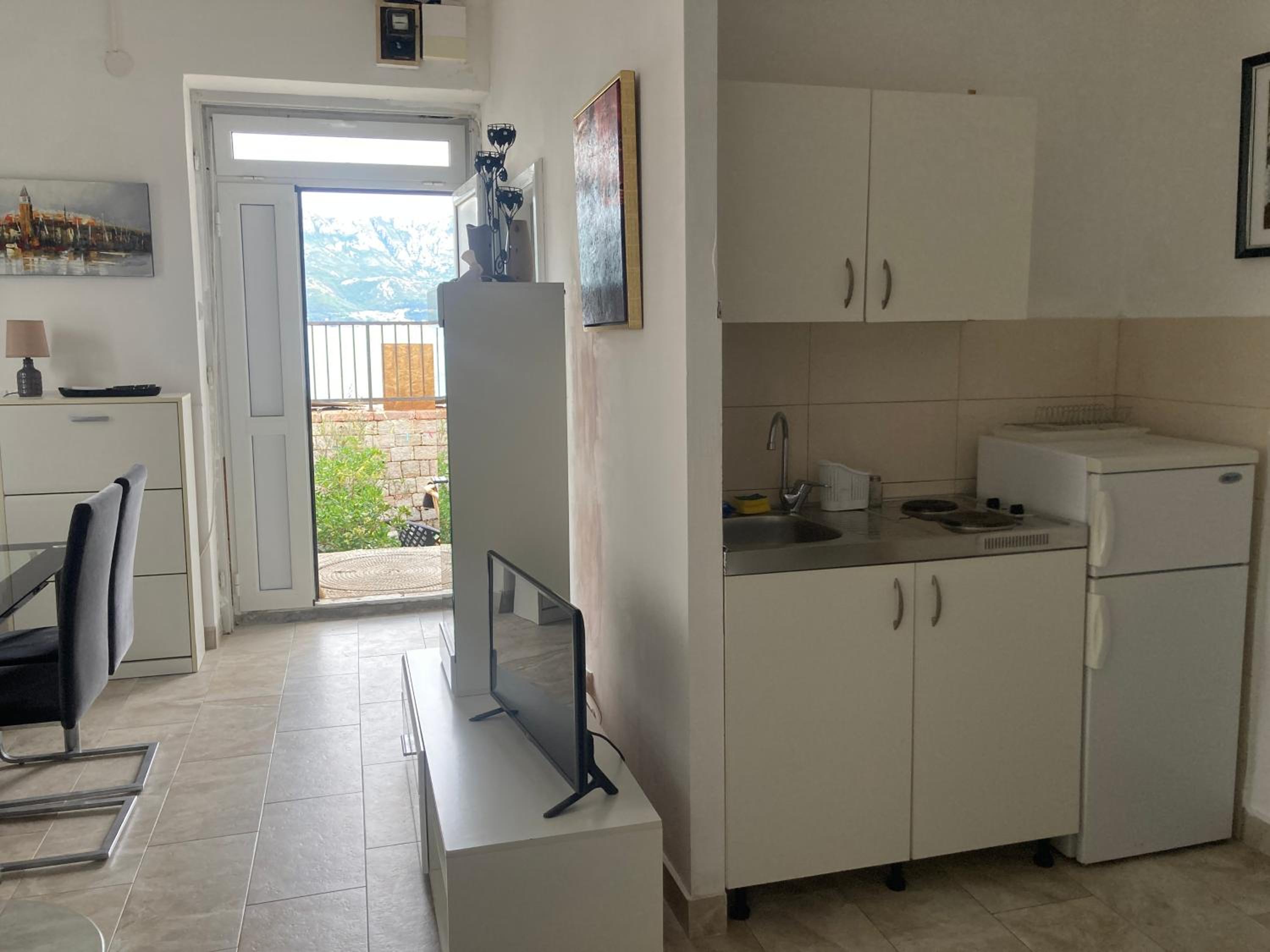 Plaža Stari Grad Budva pjena od mora Beach Apartman