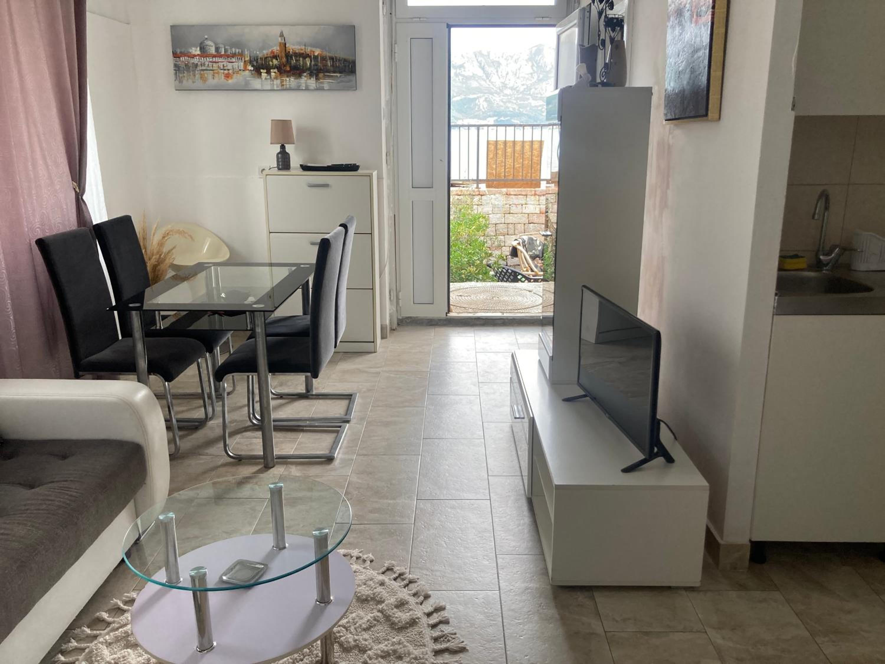 Plaža Stari Grad Budva pjena od mora Beach Apartman