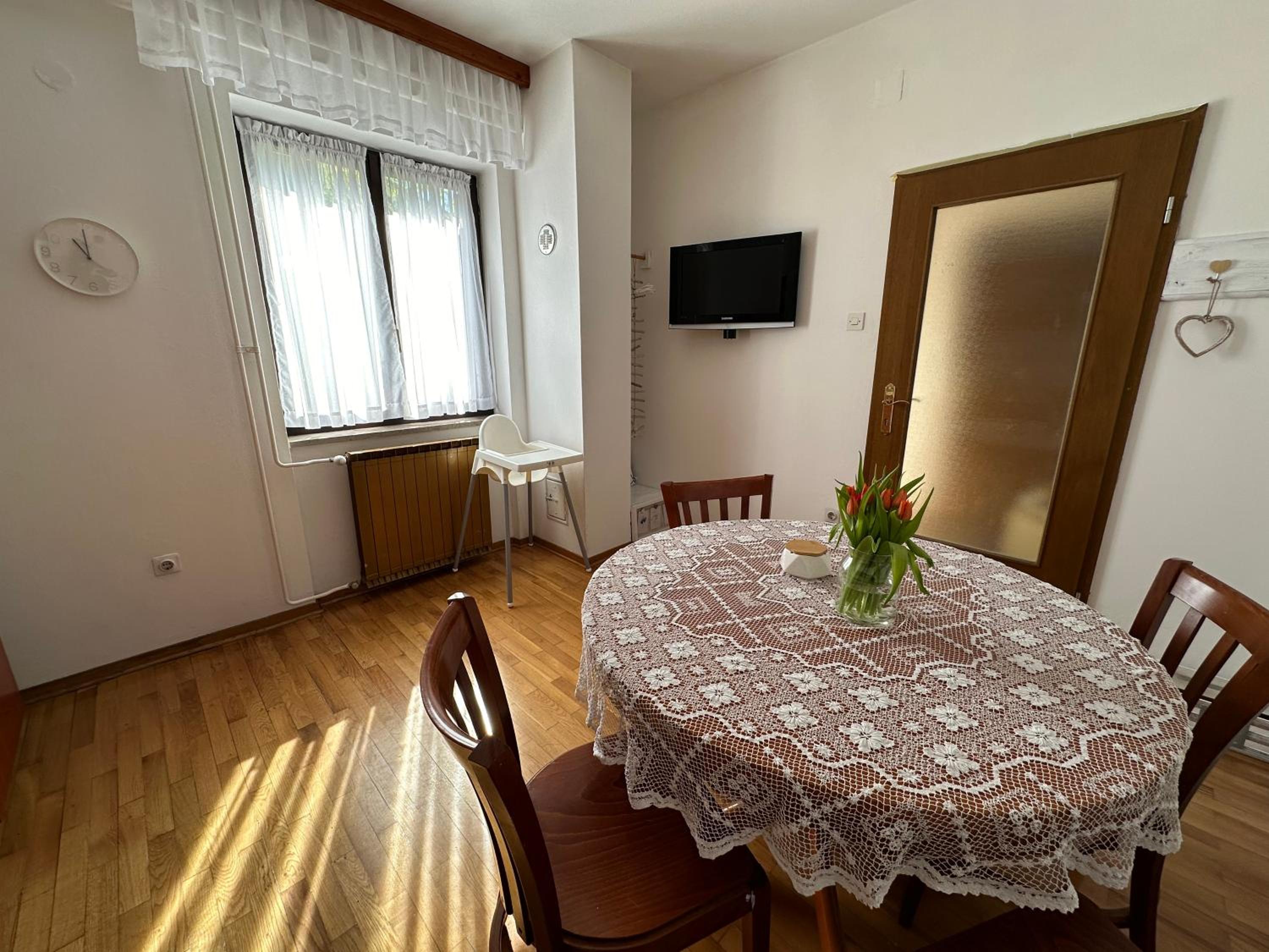 Sunny Hill Apartment