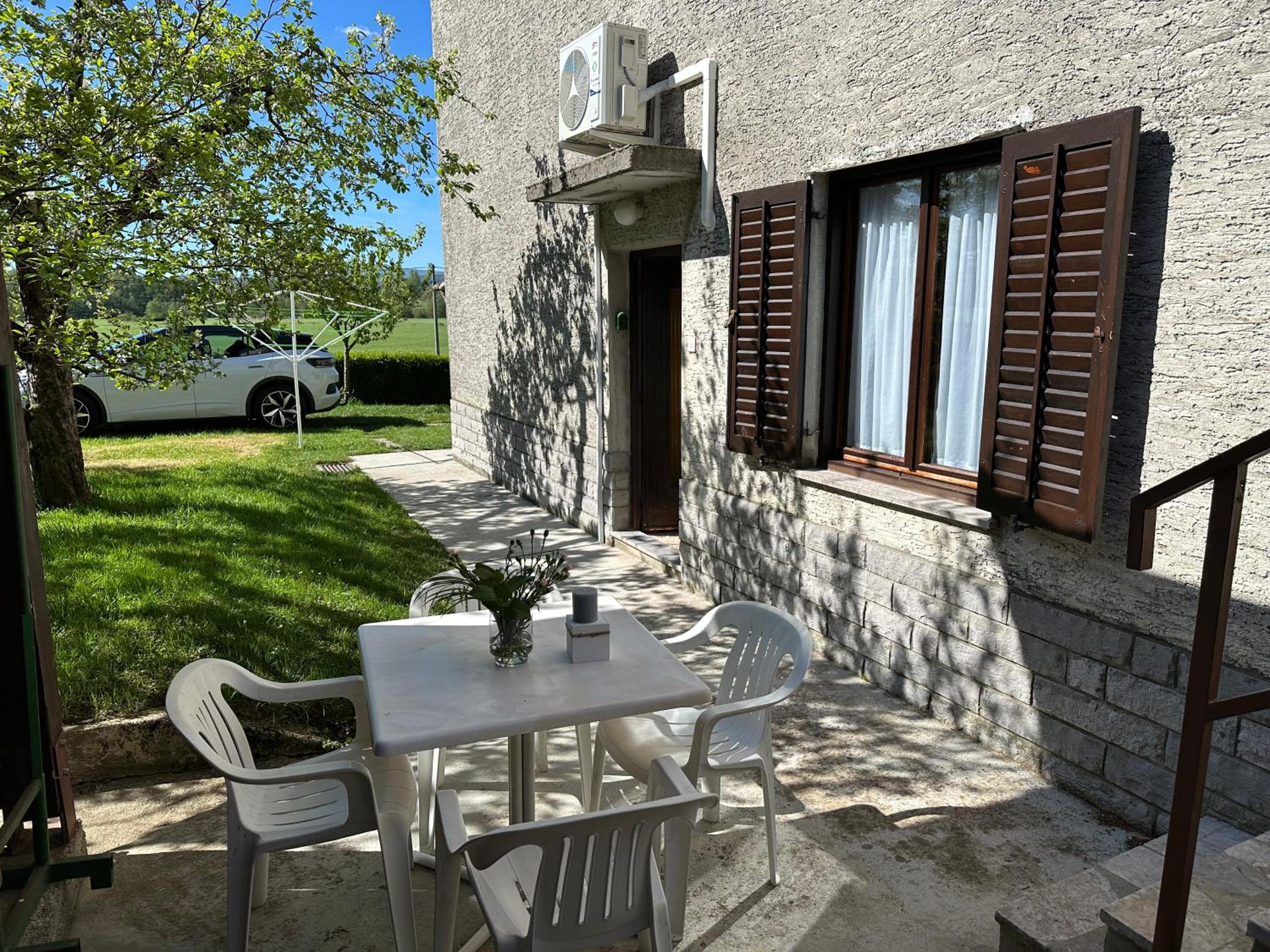 Sunny Hill Apartment
