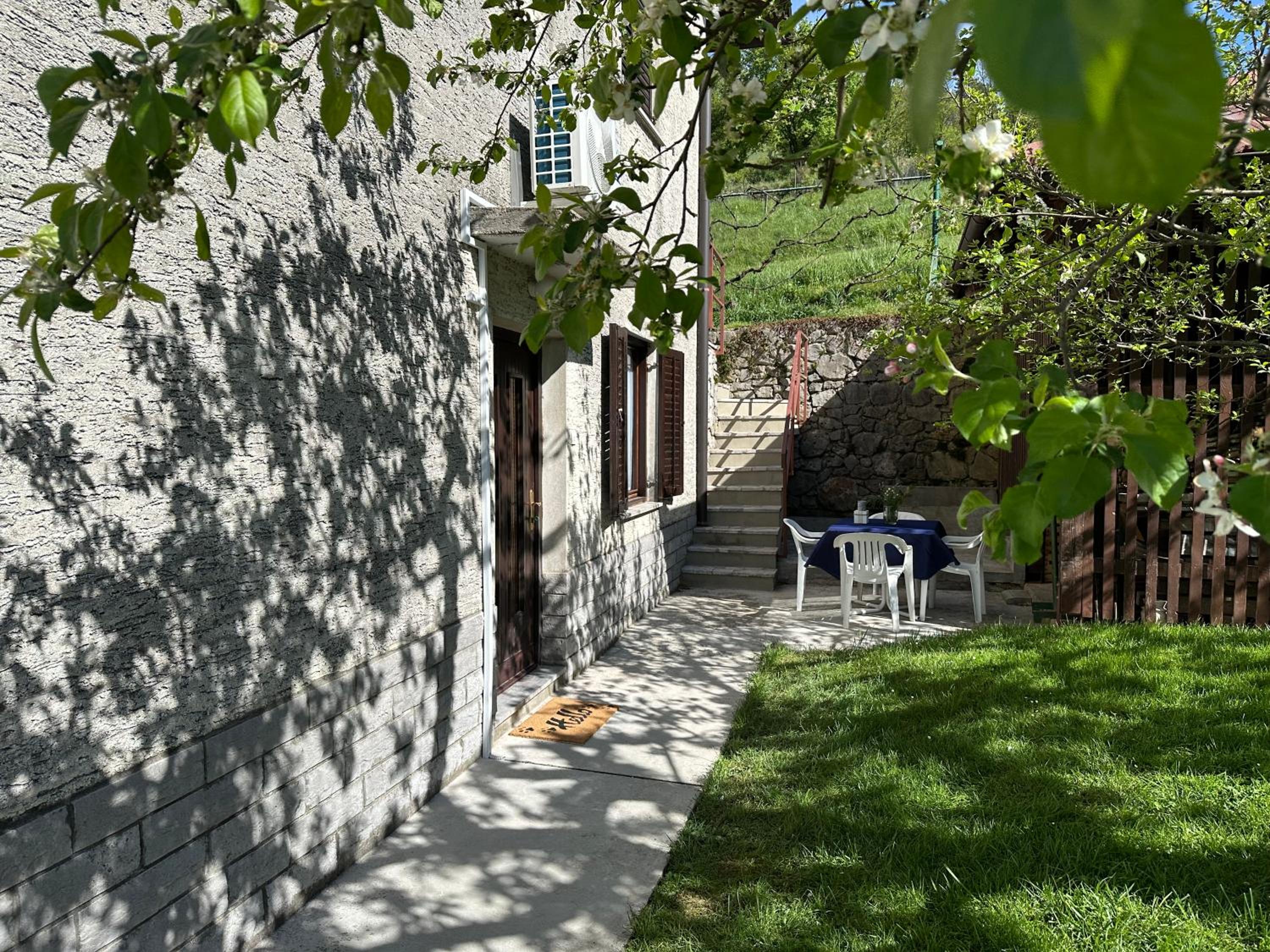 Sunny Hill Apartment
