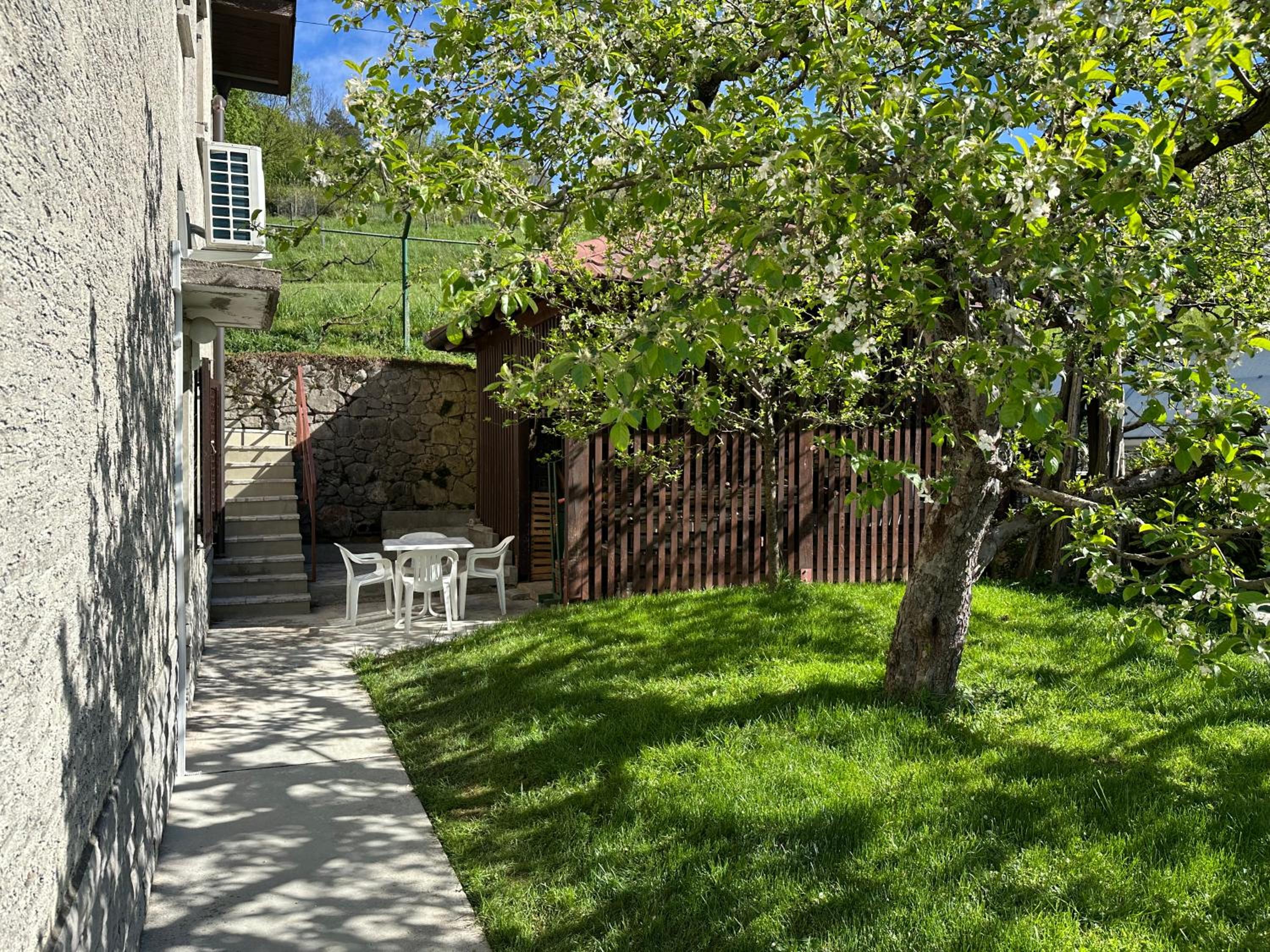 Sunny Hill Apartment