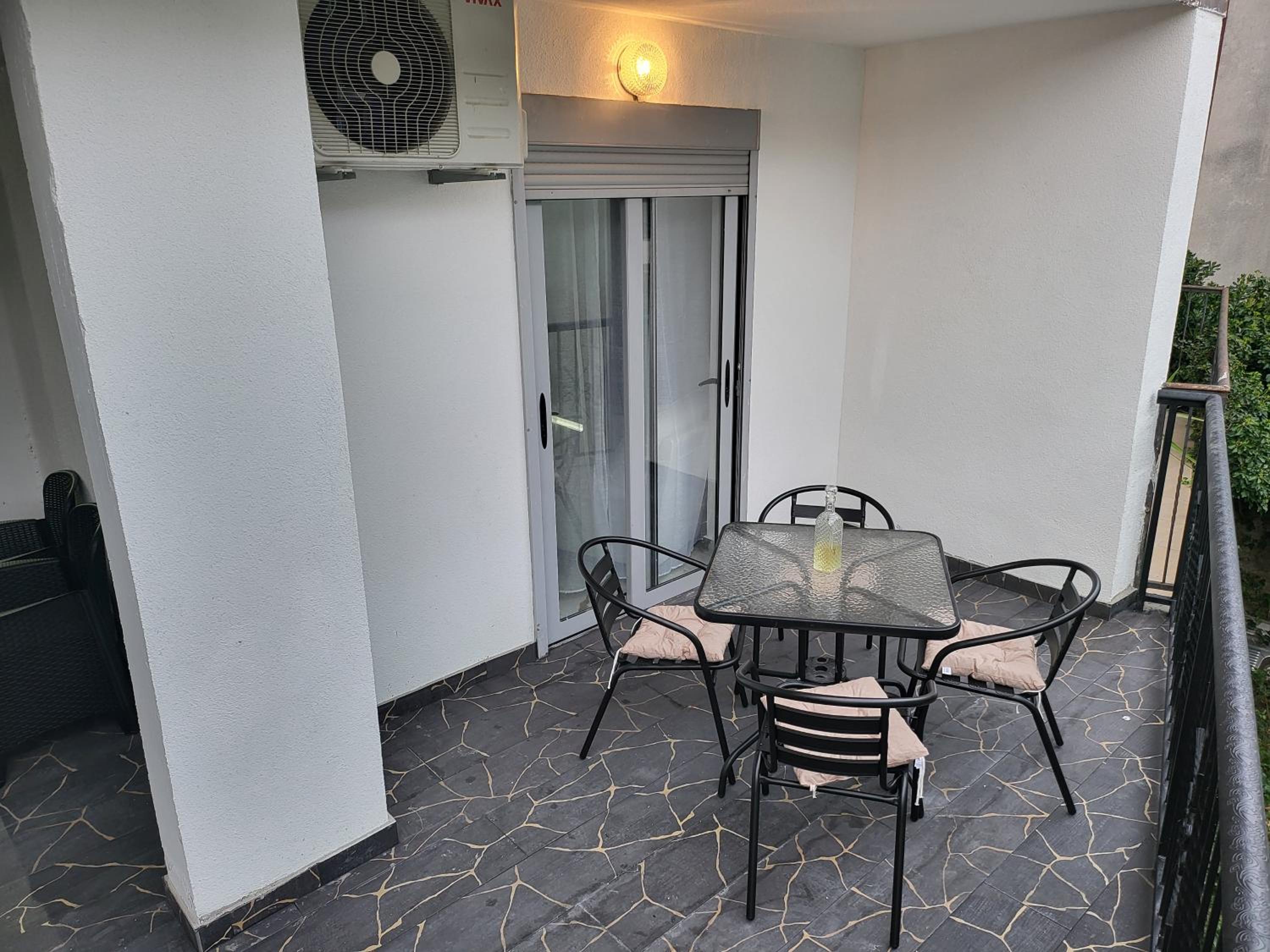 Apartmani Komatina Ðenovići 1 view 2