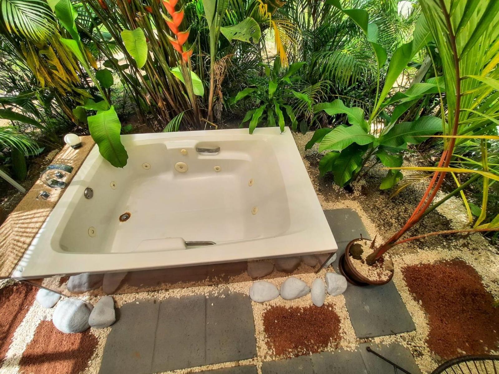 Iki Volcán Arenal with jacuzzy