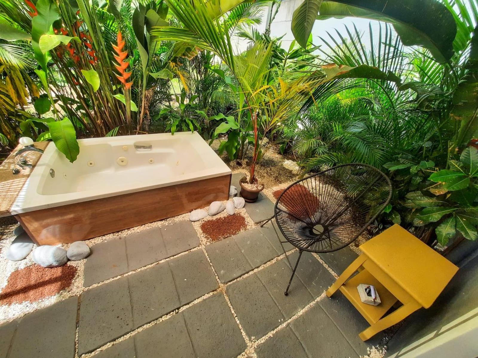 Iki Volcán Arenal with jacuzzy
