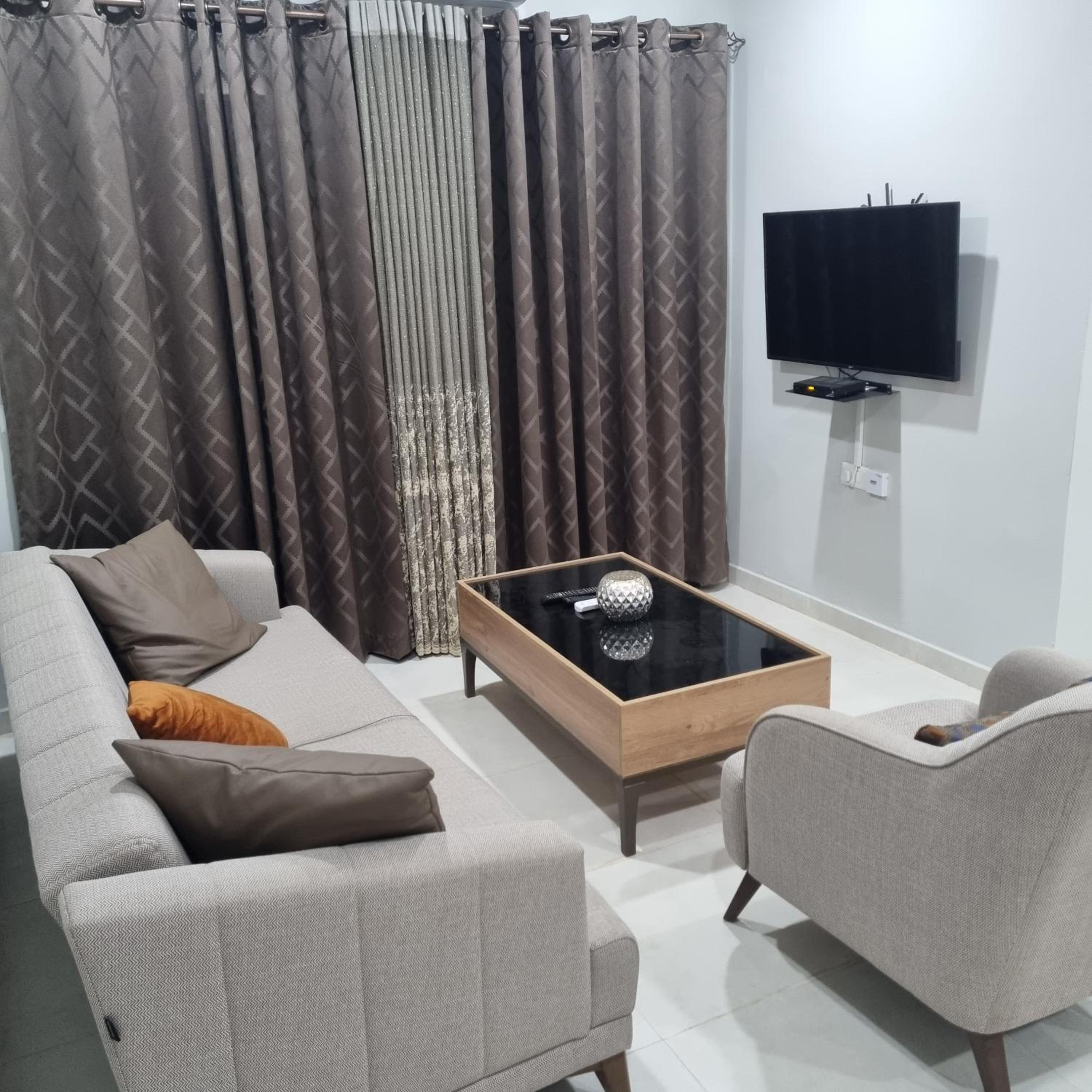 Luxury 2 bedroom, 2 bathroom seaside Apartment in Aquaview Complex view 3
