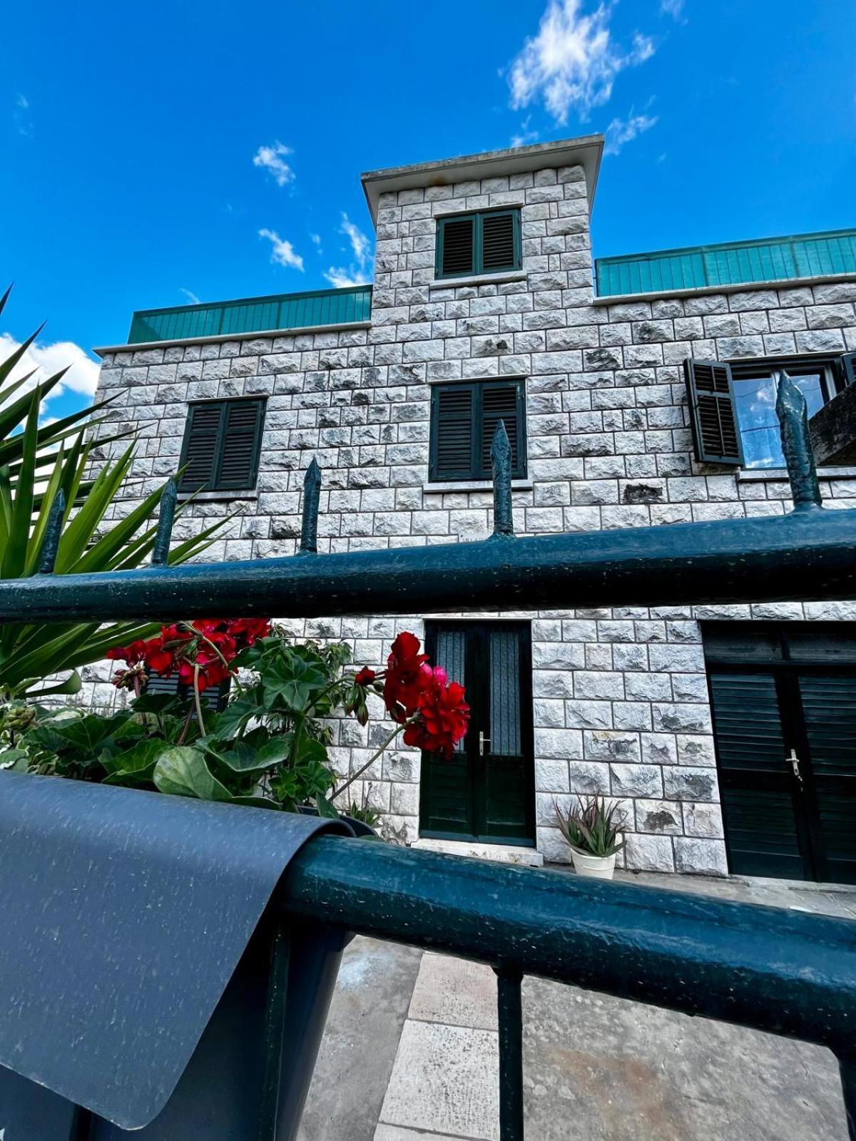Villa Luka Apartman Pavo view 5