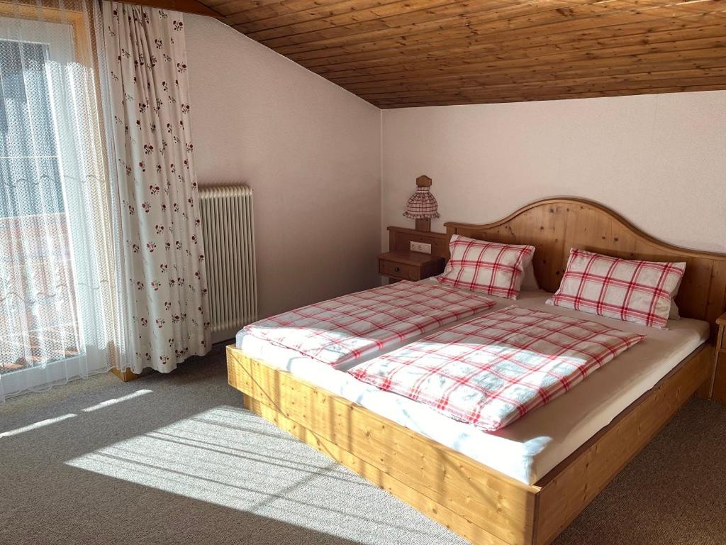 Ferienhaus Alpenblick, ganzes Ferienhaus, 5 Zi, 4 Bäder, gratis Parkplatz, Sonnenterrasse