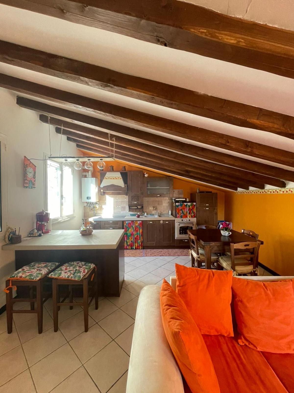 Il dolce dormire da Elisa e Giulia en Ranzo-Borgo — kitchen