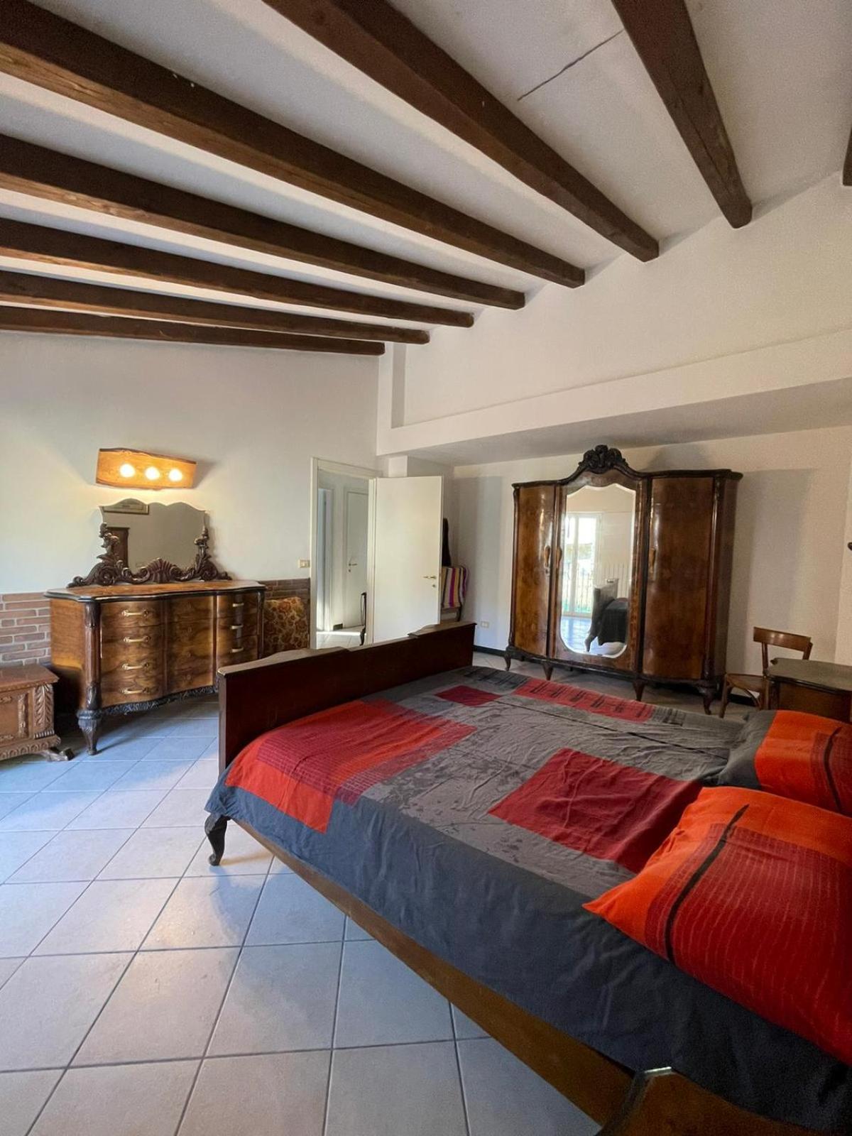 Il dolce dormire da Elisa e Giulia en Ranzo-Borgo — hotel room