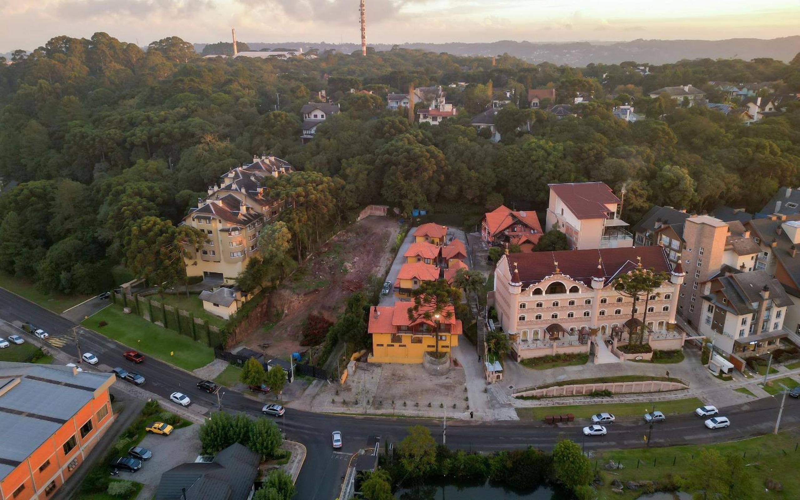LOCAR-IN GRAMADO - Chalés e Apartamentos Hill Top Centro