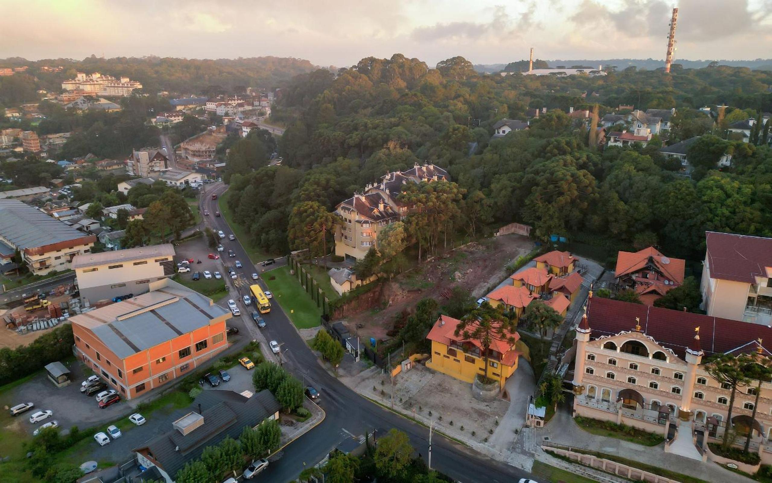 LOCAR-IN GRAMADO - Chalés e Apartamentos Hill Top Centro