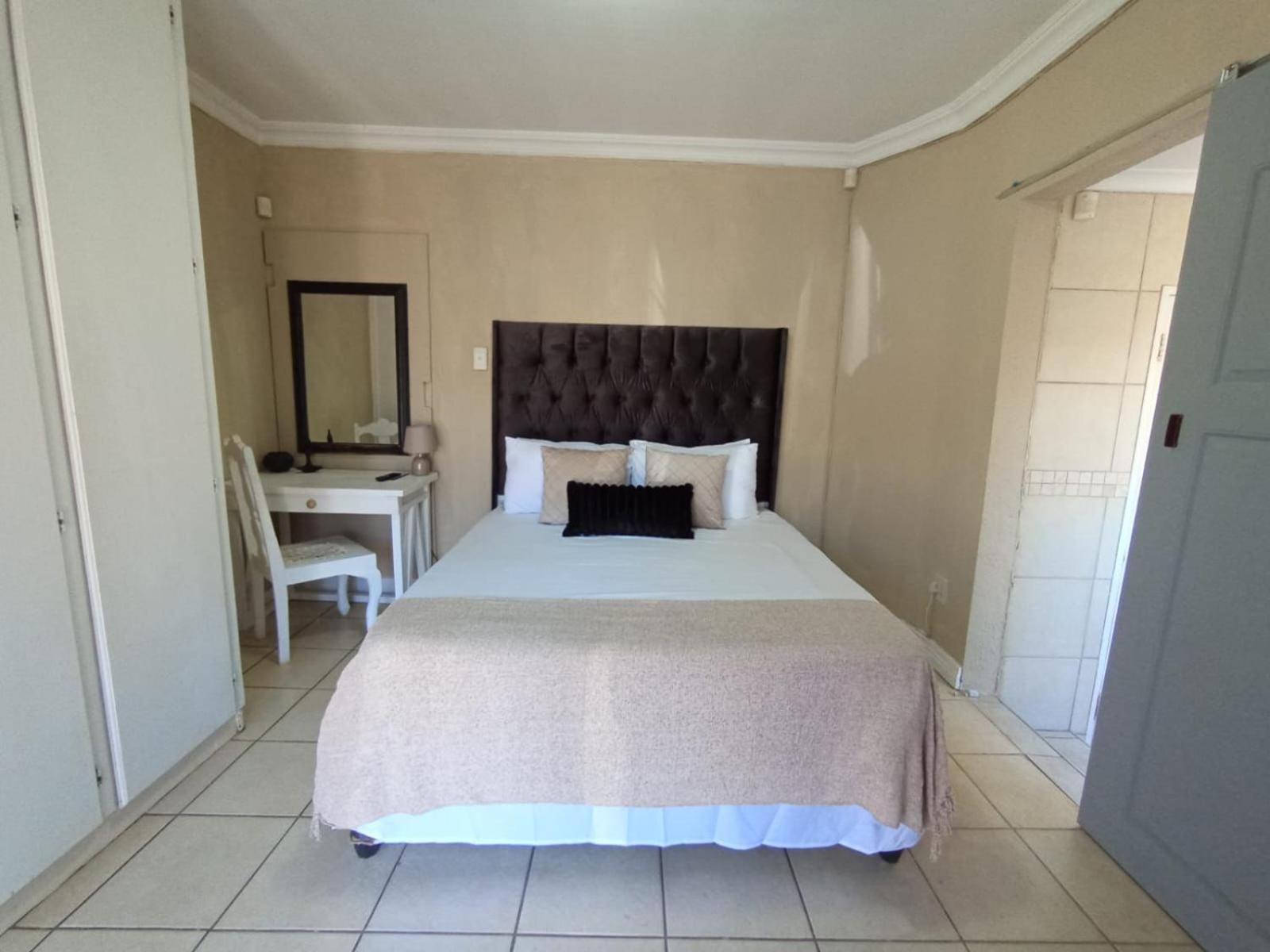 OR Tambo Stay Unit 4 view 2