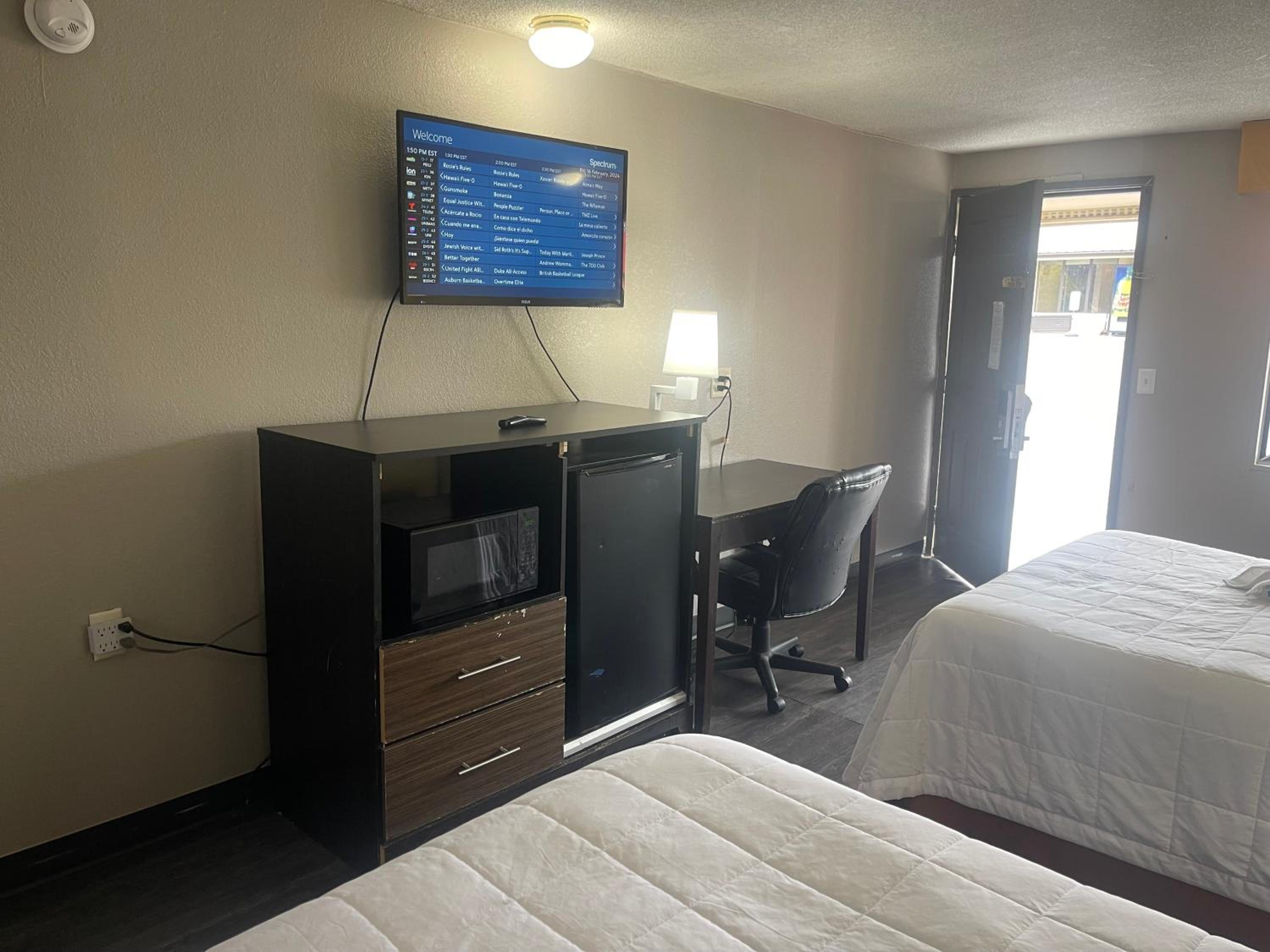 Super 8 by Wyndham Monroe