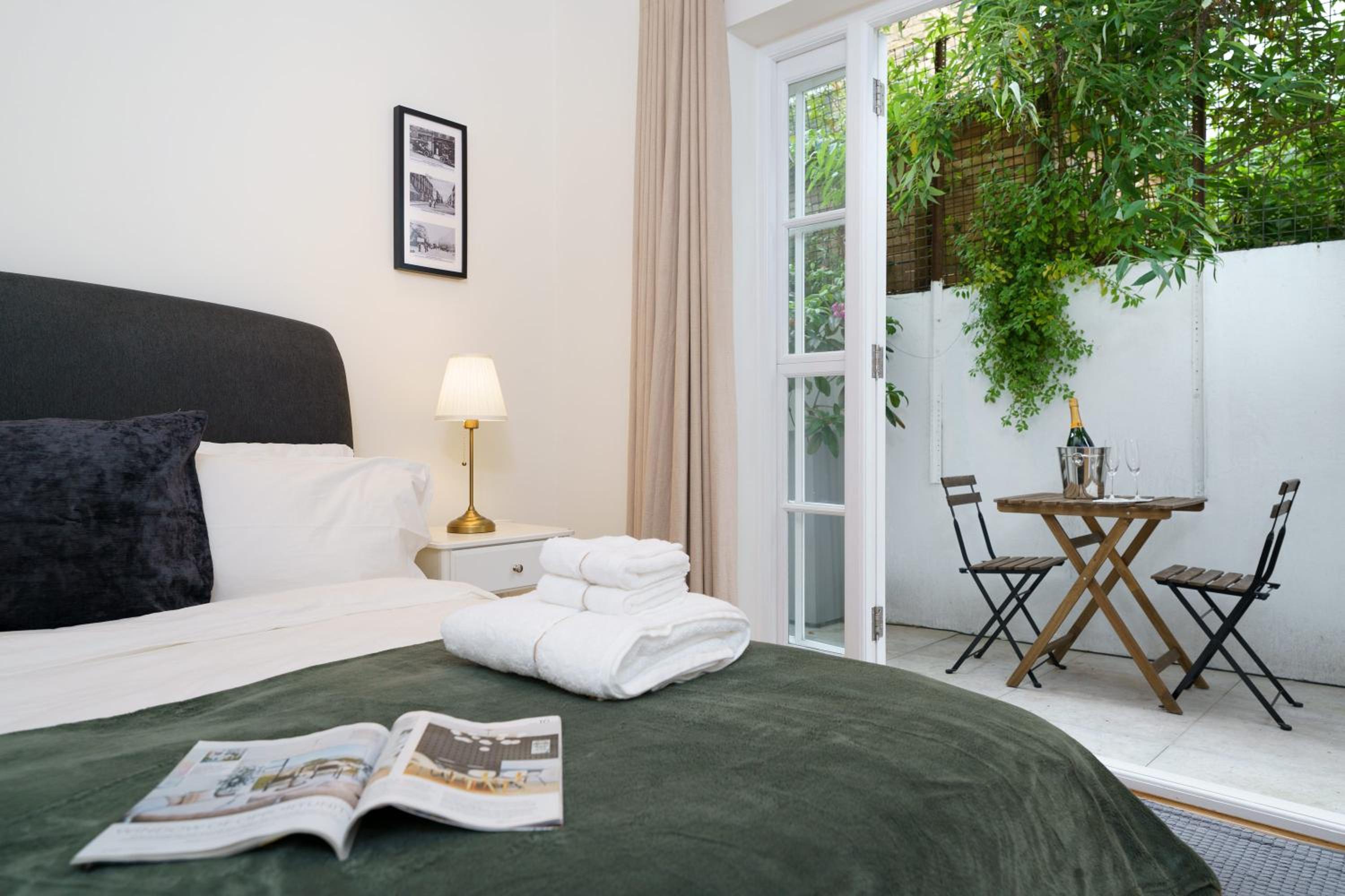 2 bedroom flat in Pimlico & Westminster