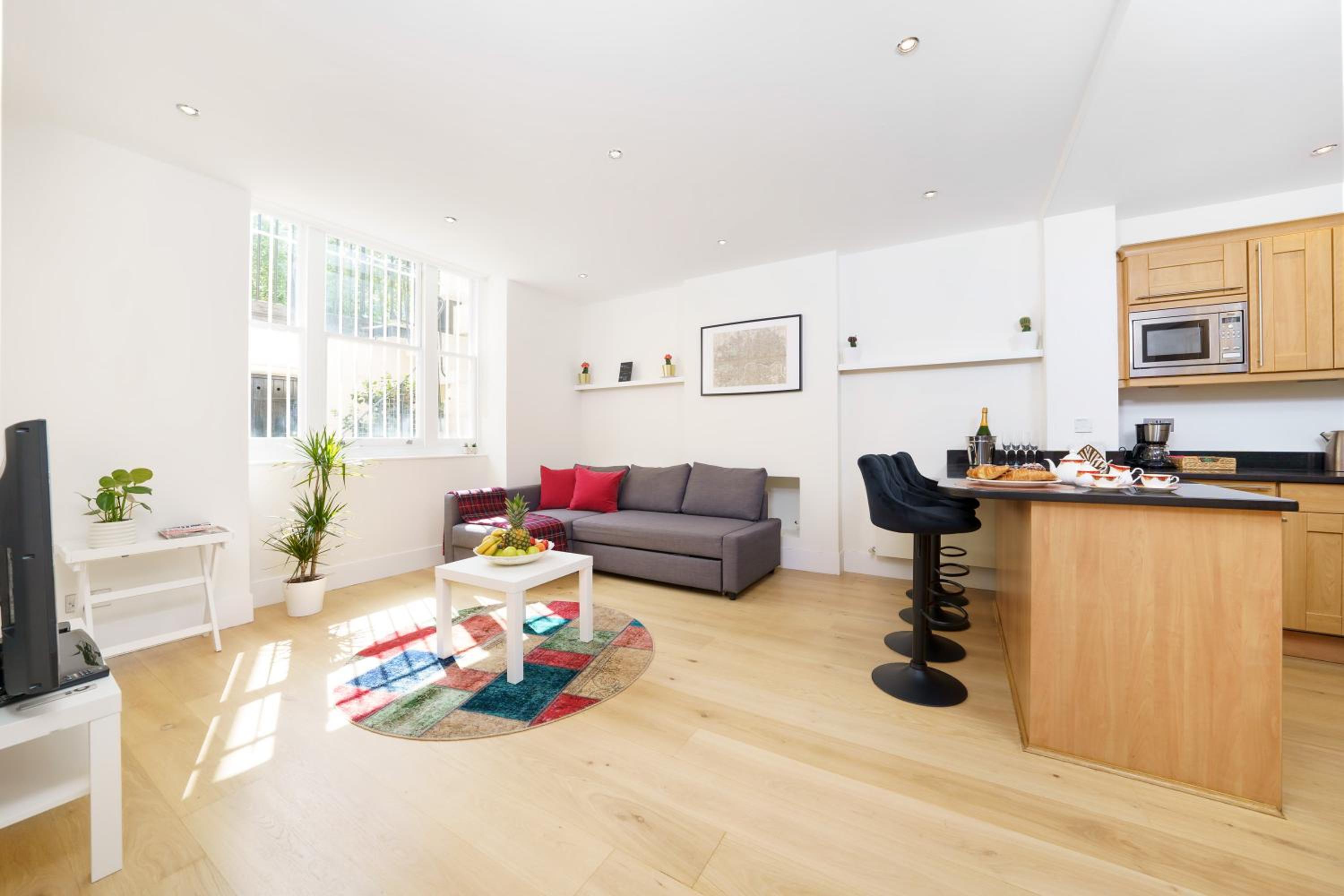 2 bedroom flat in Pimlico & Westminster
