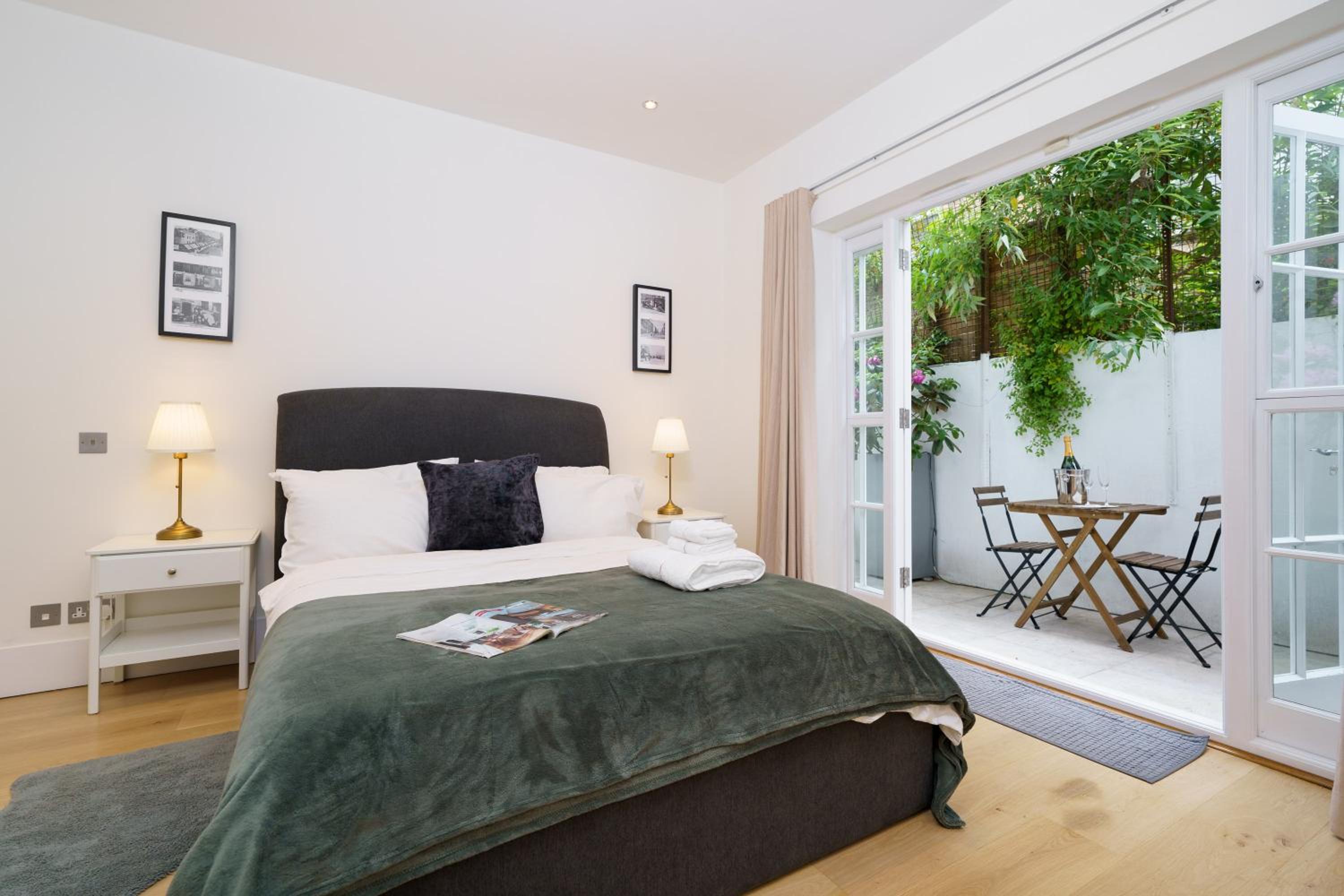 2 bedroom flat in Pimlico & Westminster