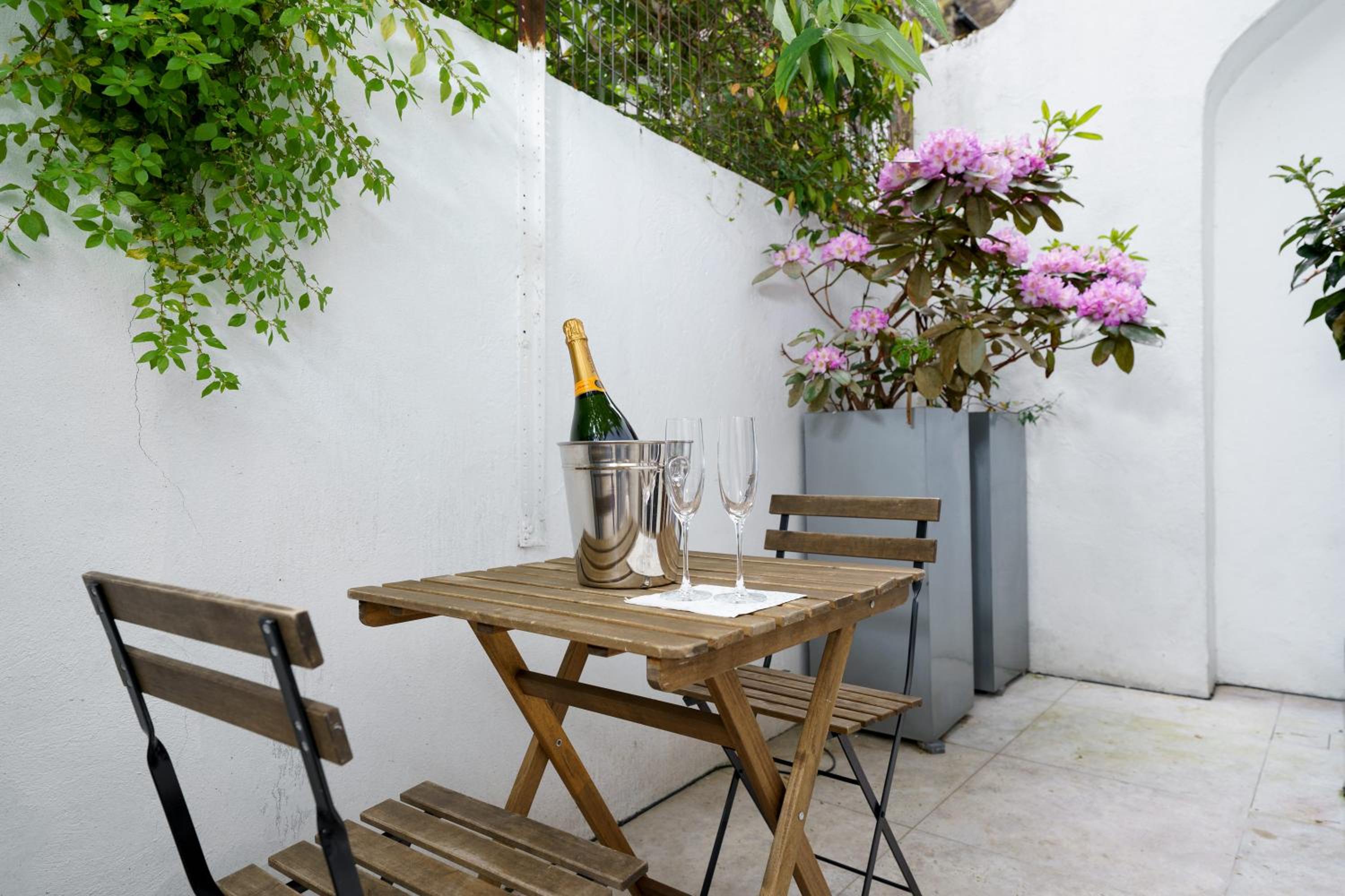 2 bedroom flat in Pimlico & Westminster