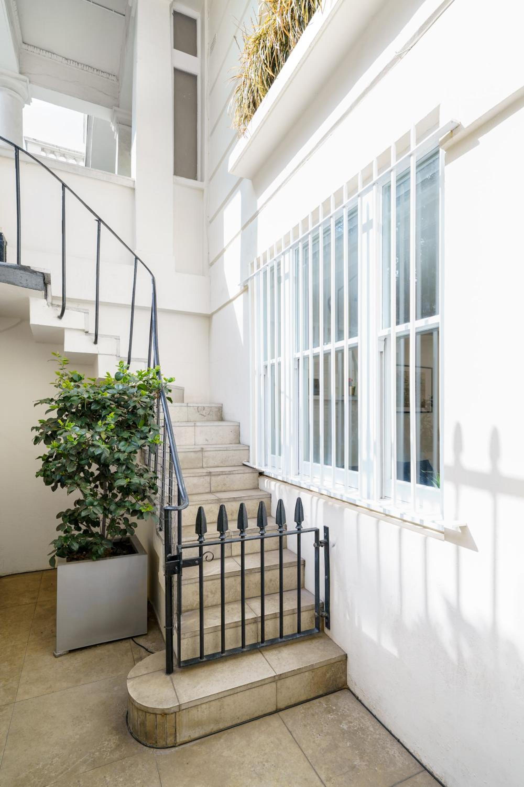 2 bedroom flat in Pimlico & Westminster