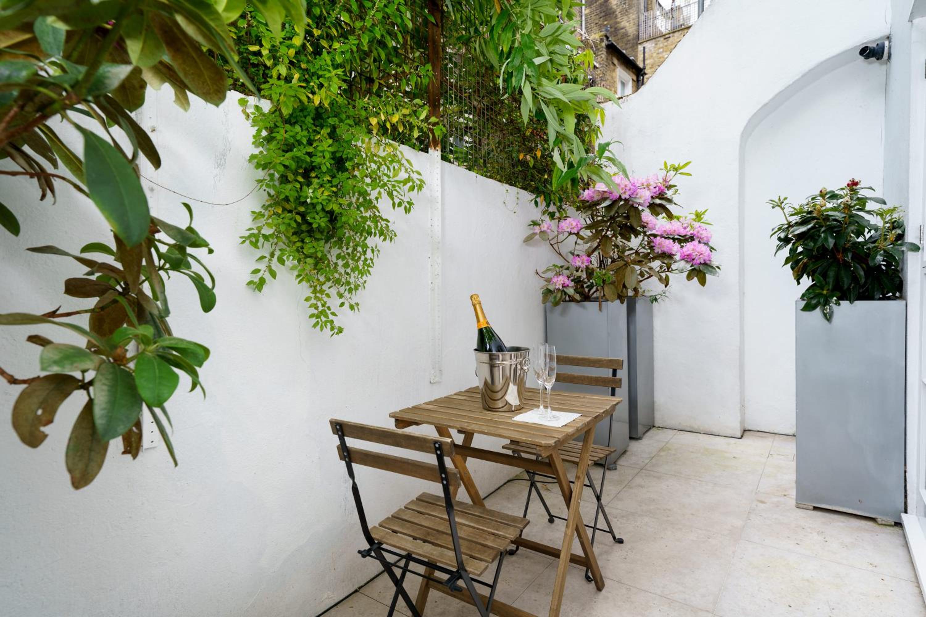 2 bedroom flat in Pimlico & Westminster