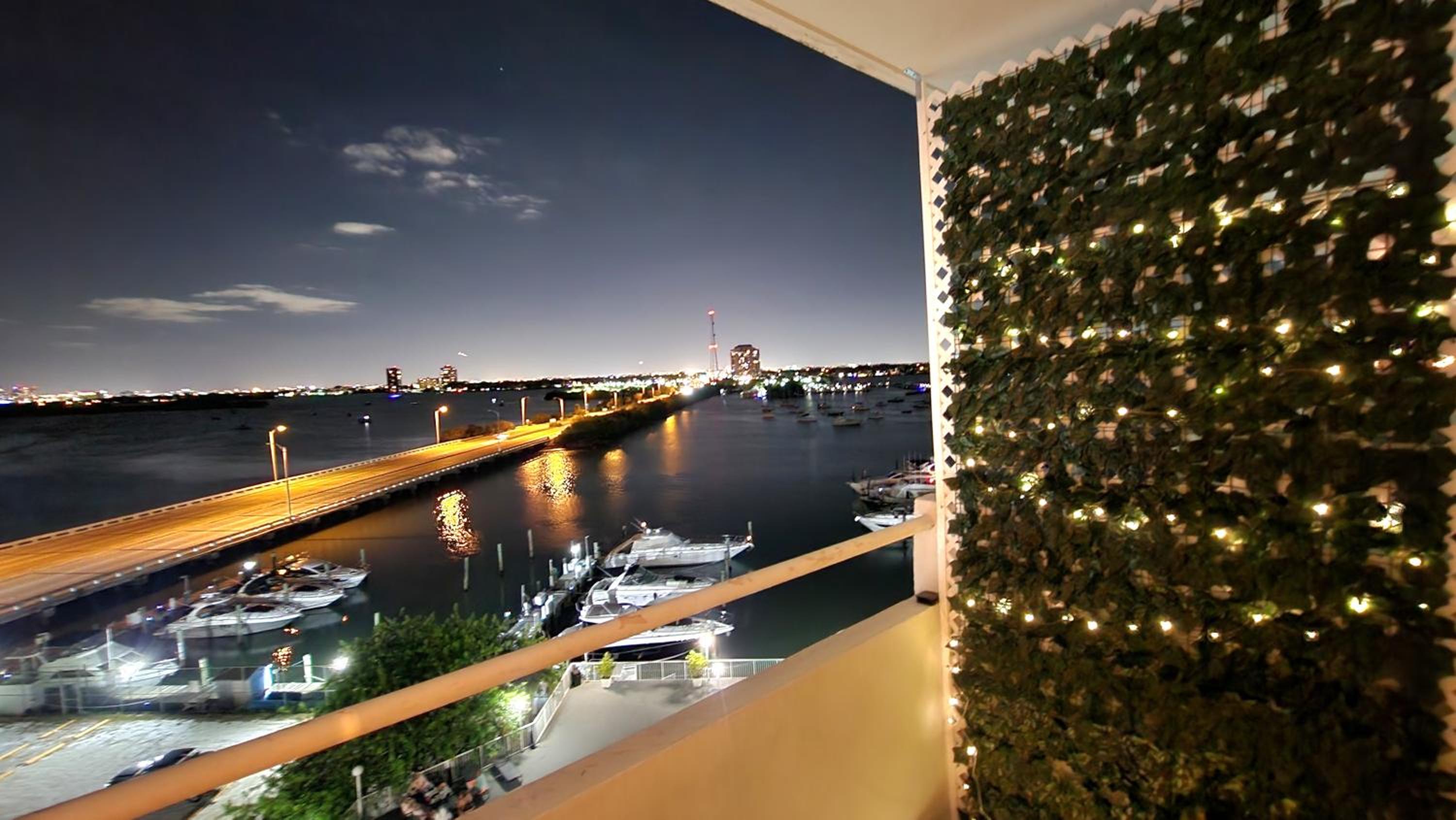 Bayfront Apartment Breathtaking Views- one bedroom w balcony- living room -Free Parking view 2