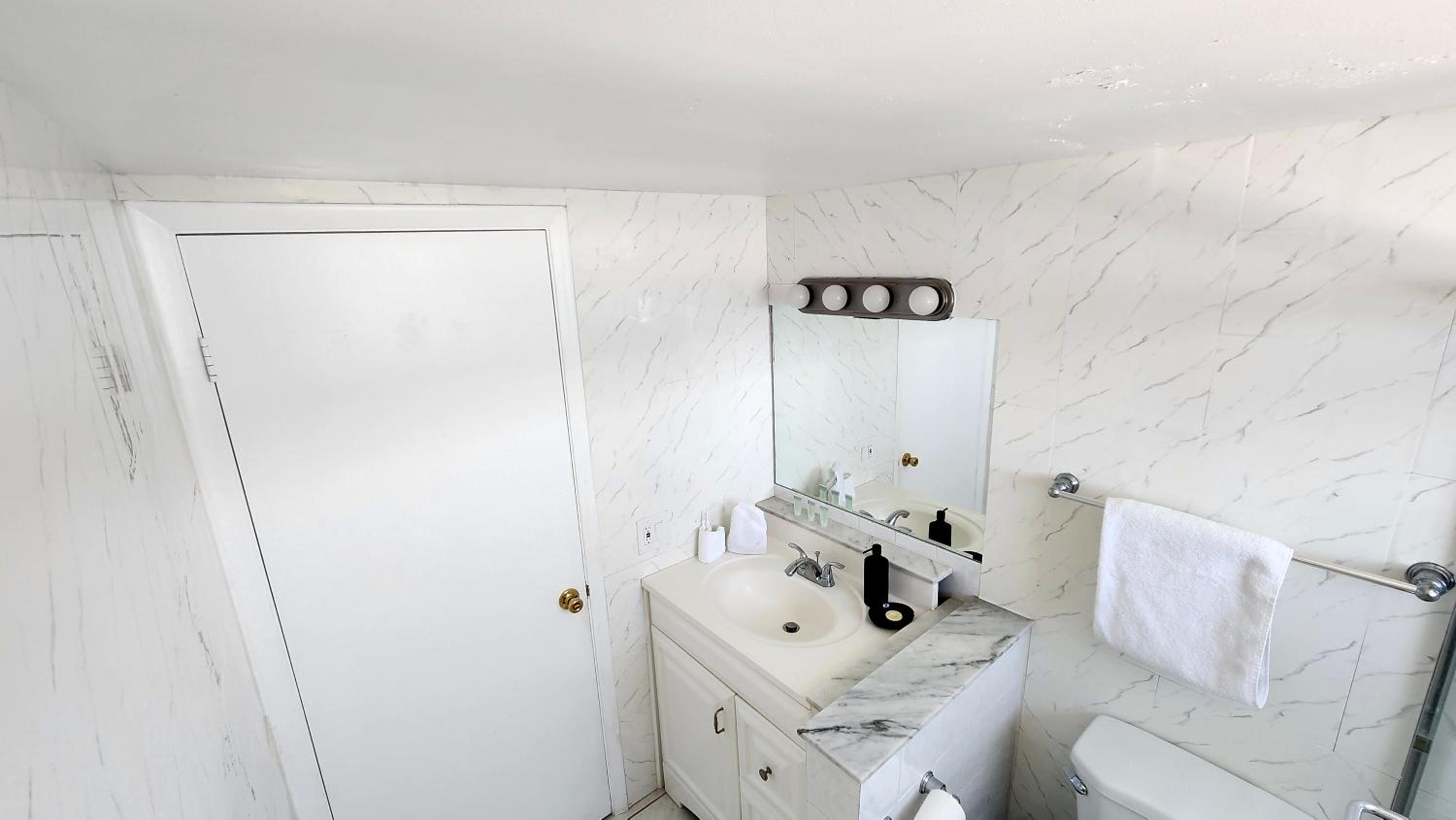 Bayfront Apartment Breathtaking Views- one bedroom w balcony- living room -Free Parking view 5