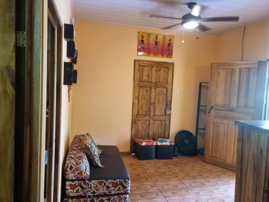 Peyo’s House (Swimming Pool,Wi-Fi,BBQ,Board Games)