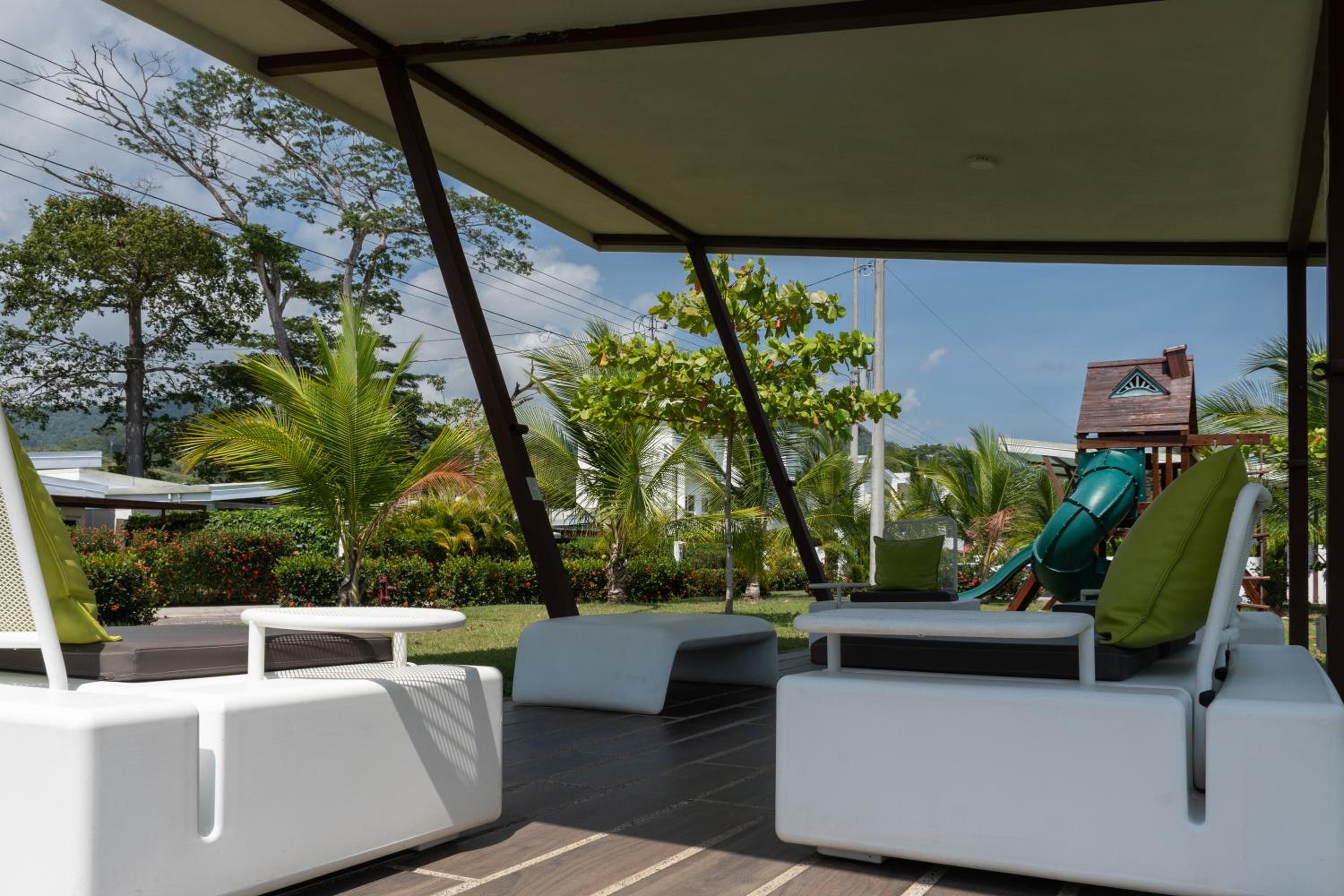 Jaco Lapa Living 3BR Home - Walk to Beach & Dining