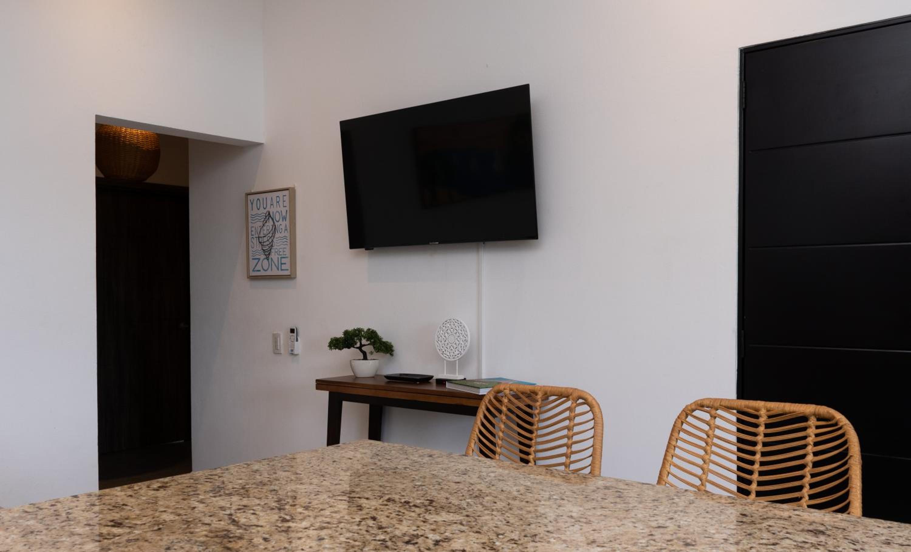 Jaco Lapa Living 3BR Home - Walk to Beach & Dining