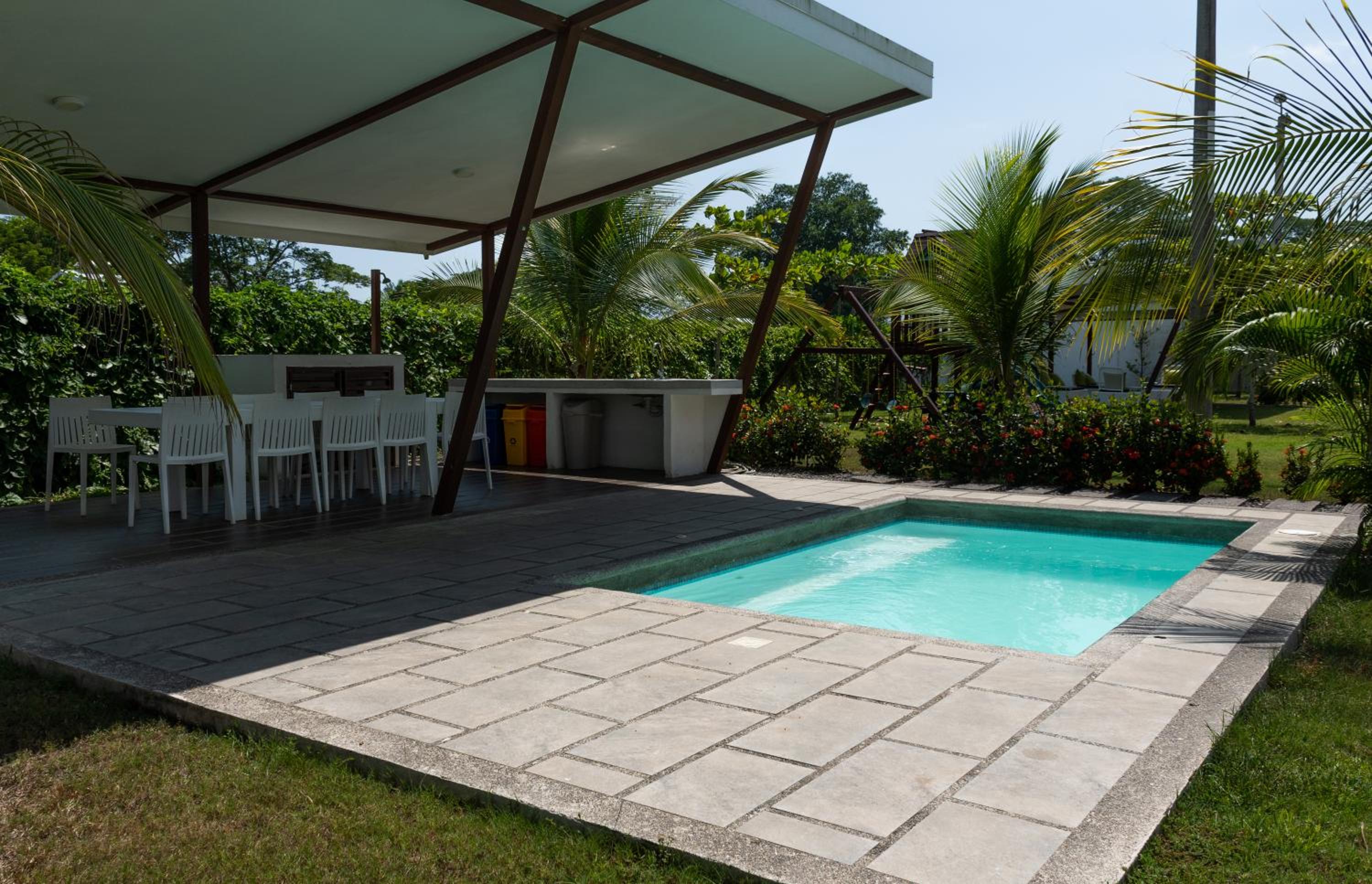 Jaco Lapa Living 3BR Home - Walk to Beach & Dining