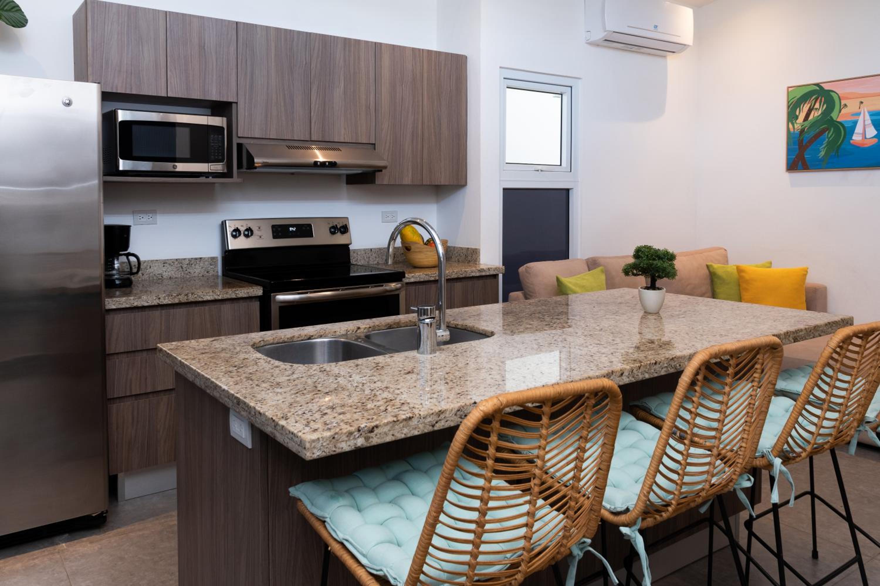 Jaco Lapa Living 3BR Home - Walk to Beach & Dining