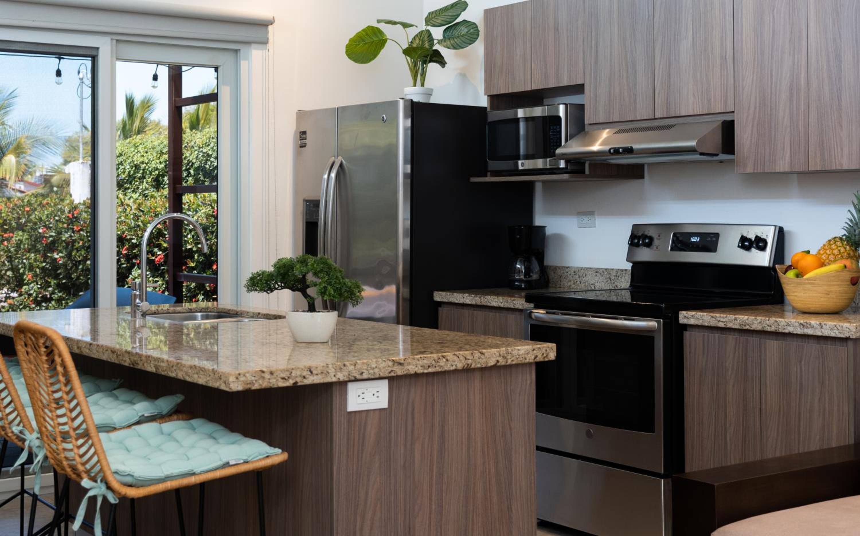 Jaco Lapa Living 3BR Home - Walk to Beach & Dining