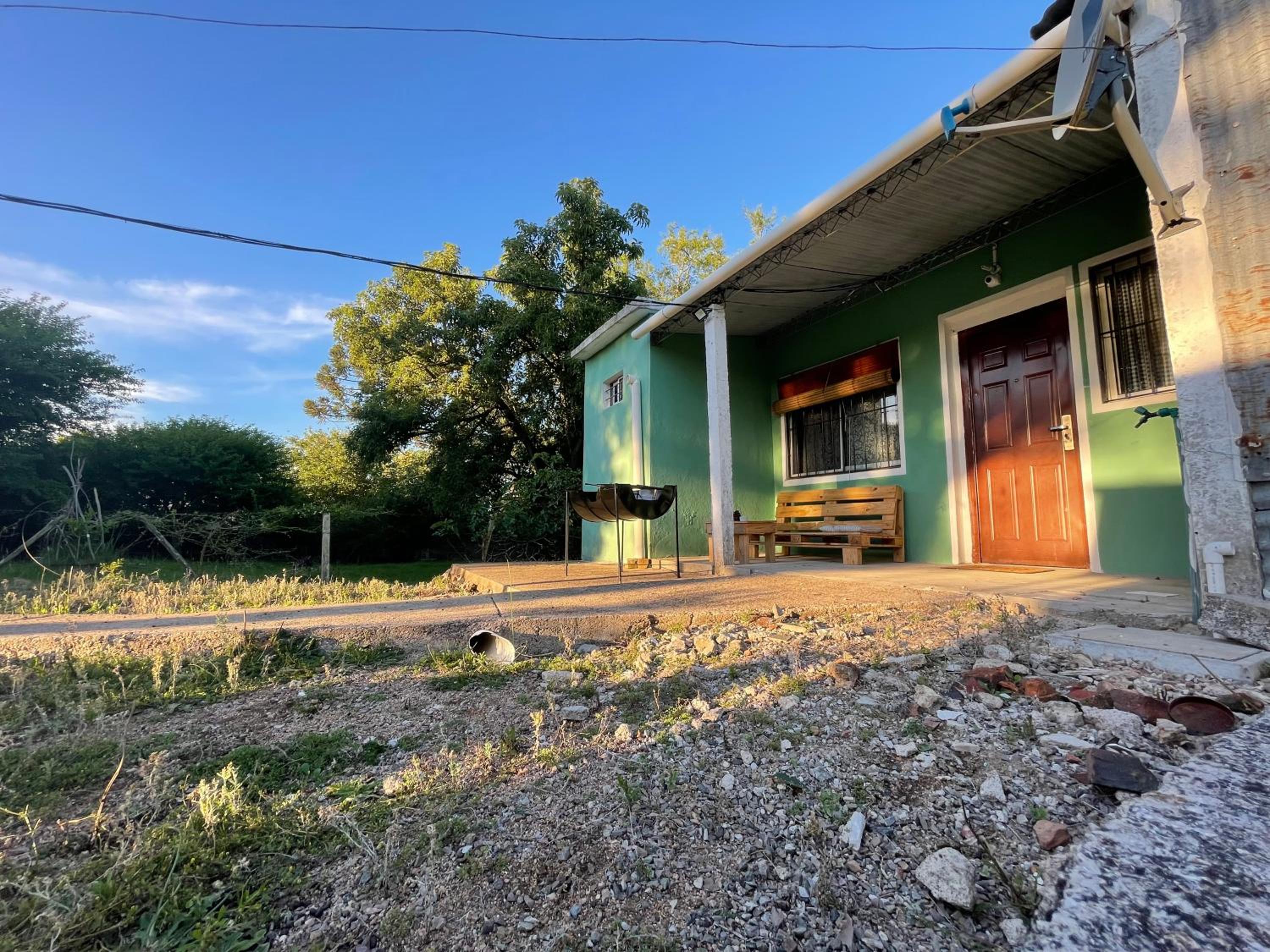Cómodo apartamento en Minas, con amplio fondo y entrada para vehículo