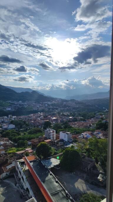 Hotel San Gil Aparta estudio hermosa vista - Image 1