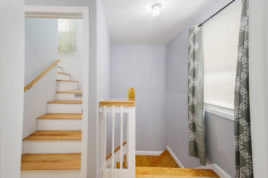 Convenient Braintree Home - 3 Bedroom Sleeps 8