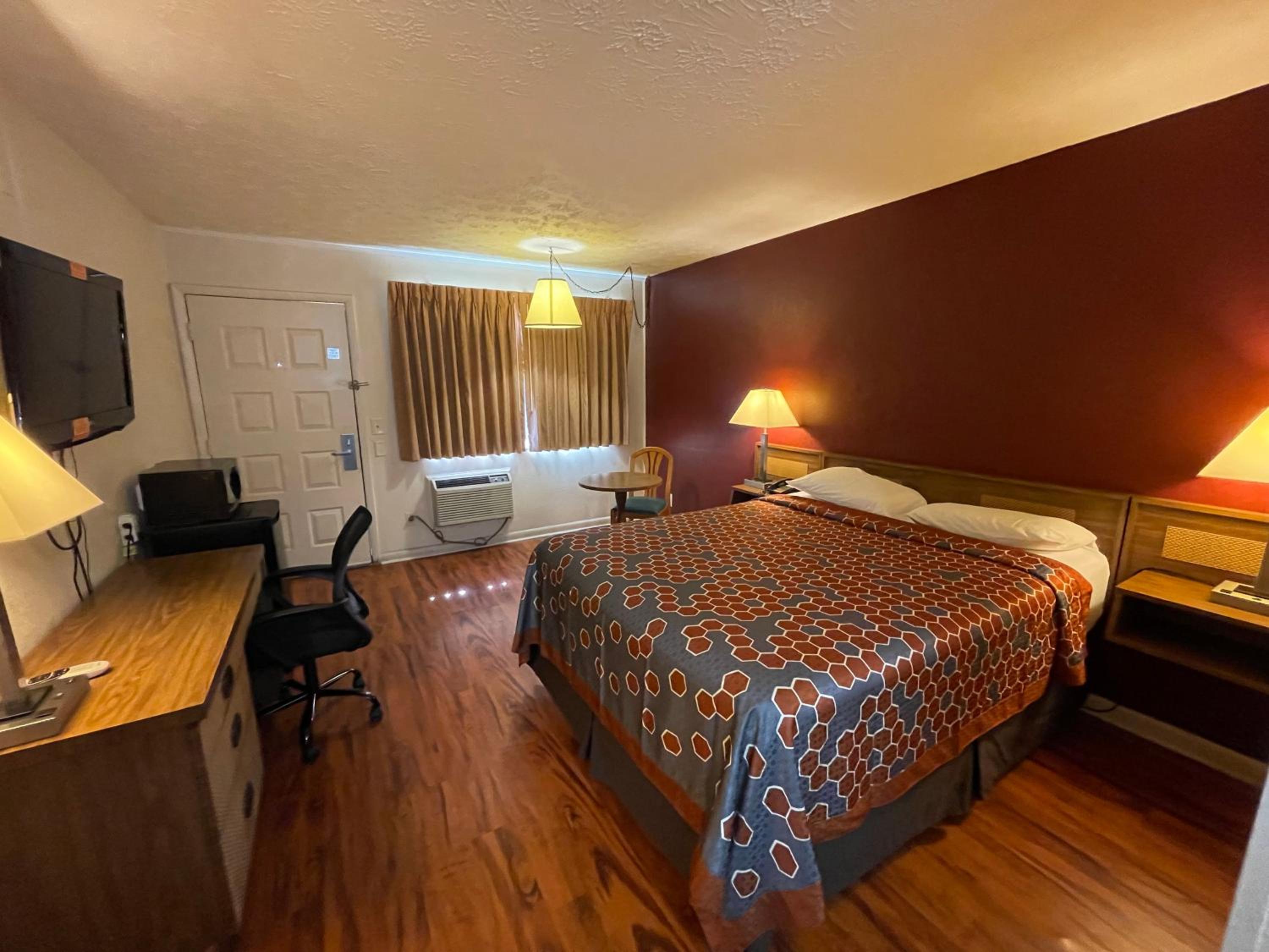 AMERICAN INN Stevenson view 4