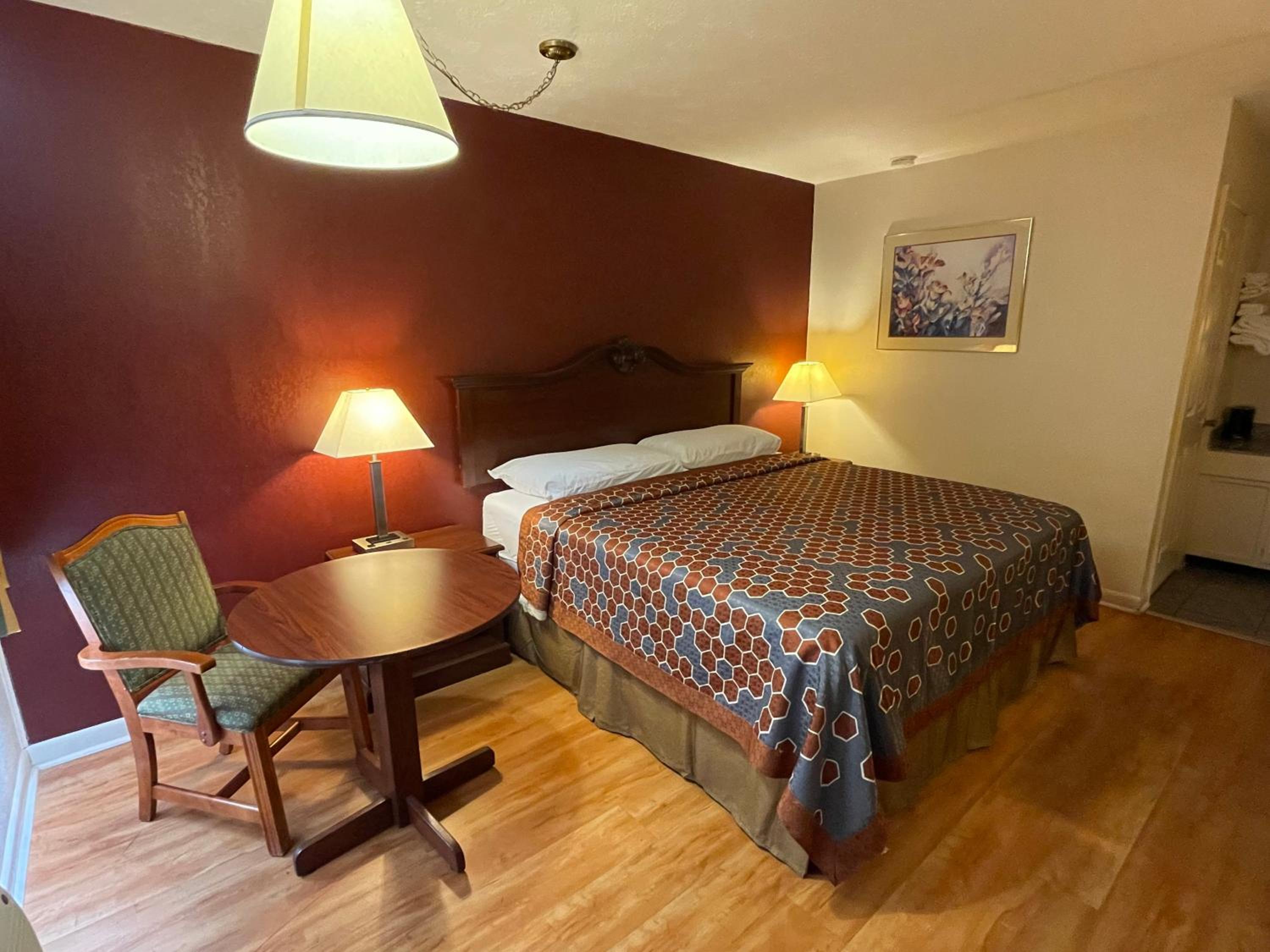 AMERICAN INN Stevenson view 5