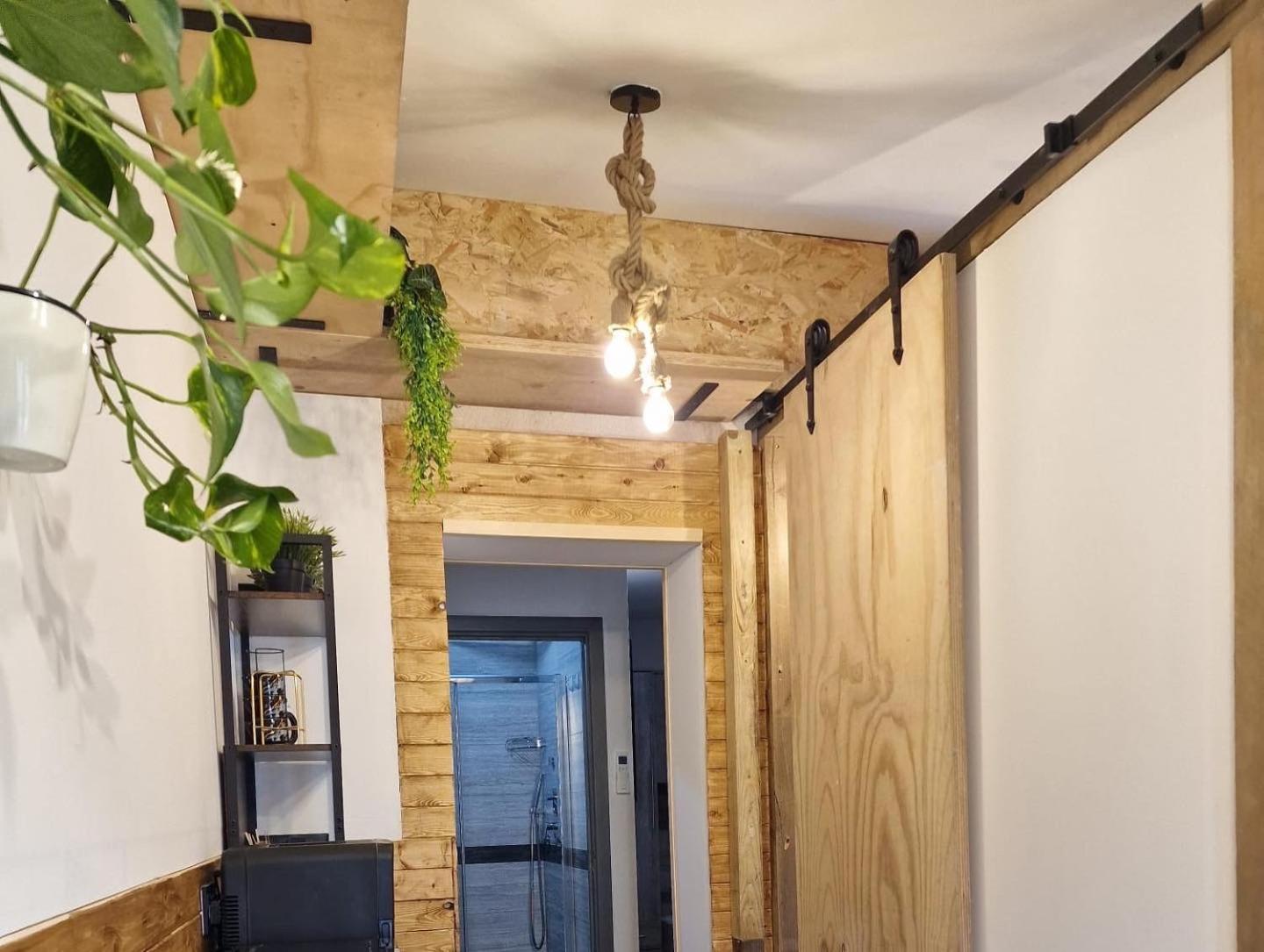 Two-Bedroom Cosy Country Lodge with Private Patio, photo 22