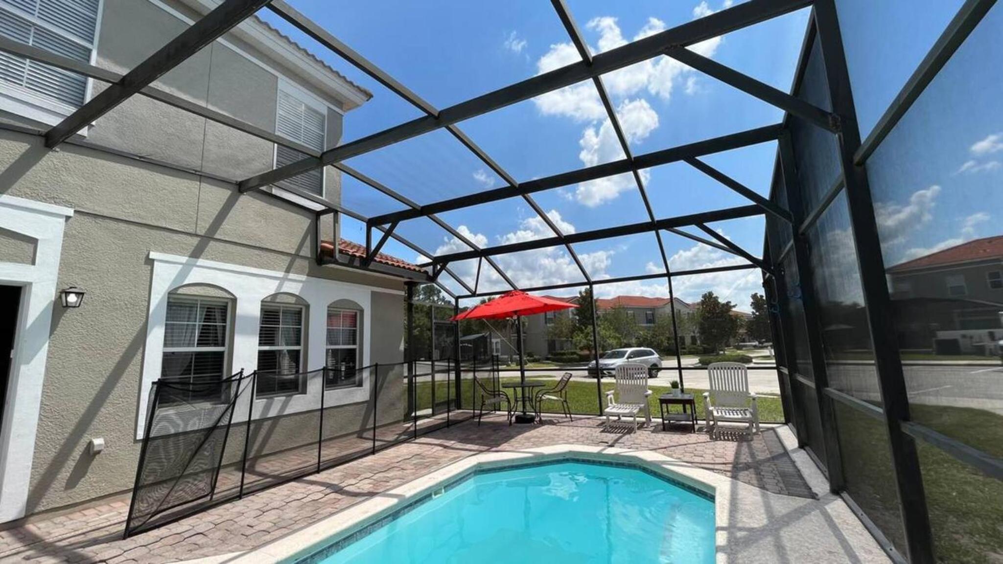 Your Oasis Awaits! Indulge at Florida Hideaways 4BD Pool Home