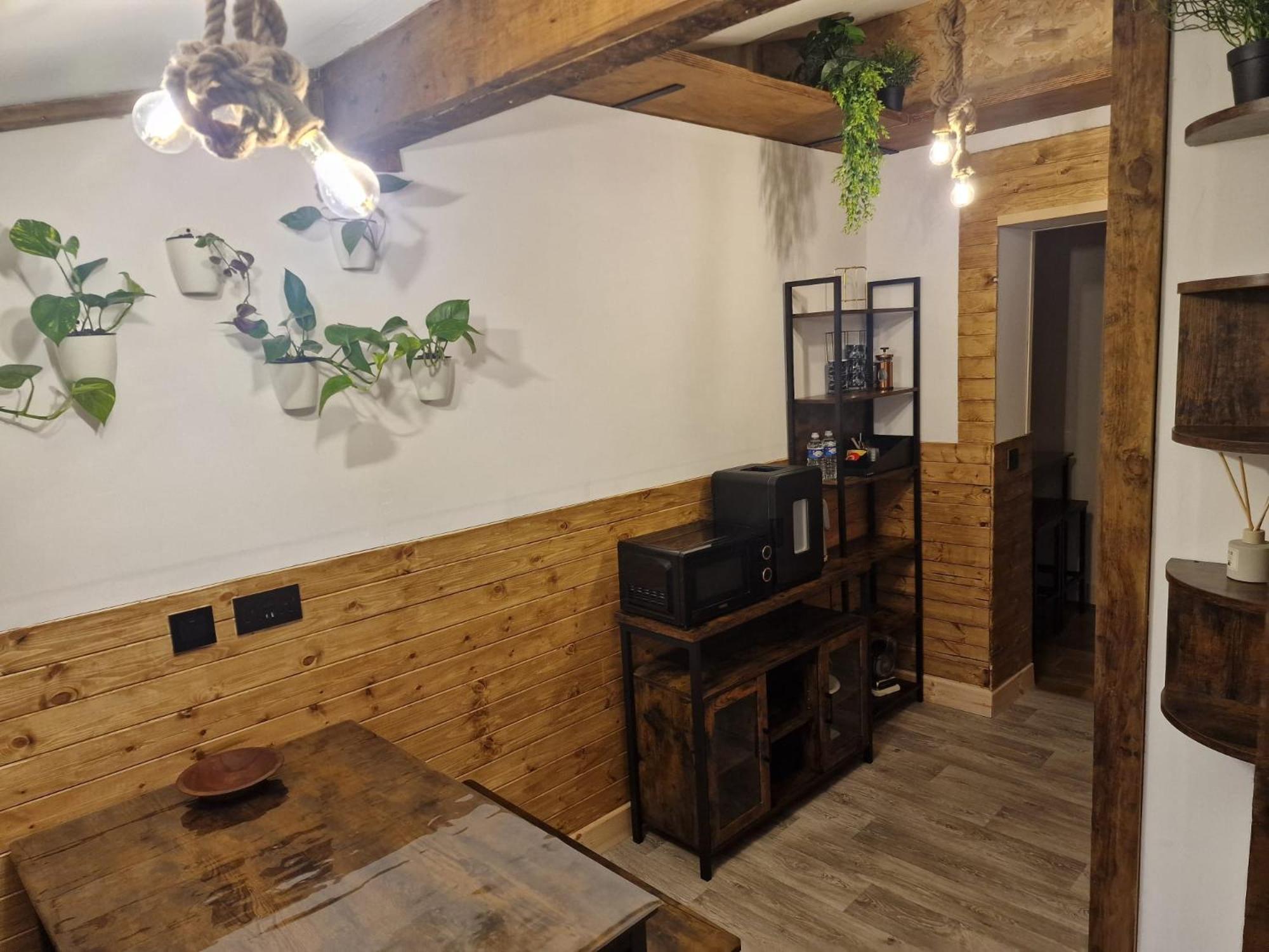 Two-Bedroom Cosy Country Lodge with Private Patio, photo 29