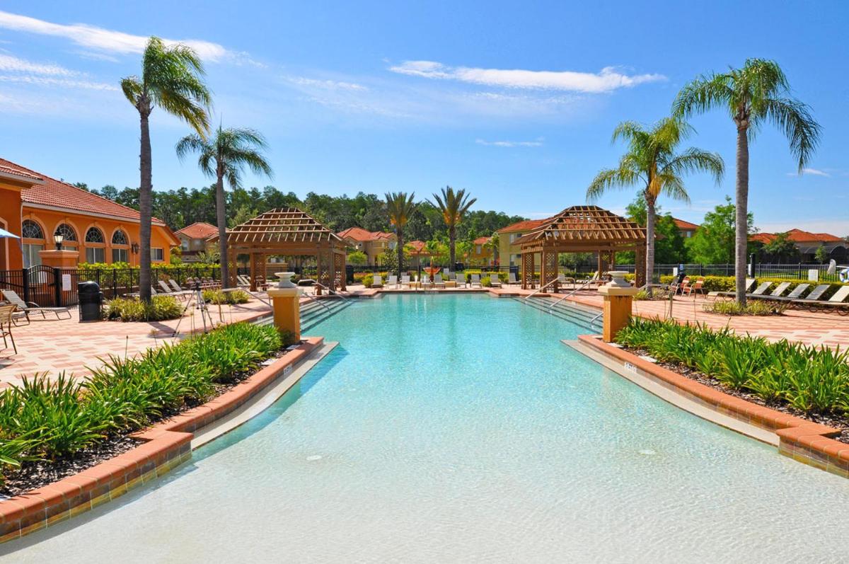 Your Oasis Awaits! Indulge at Florida Hideaways 4BD Pool Home