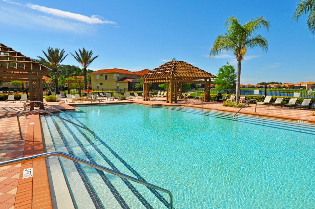 Your Oasis Awaits! Indulge at Florida Hideaways 4BD Pool Home
