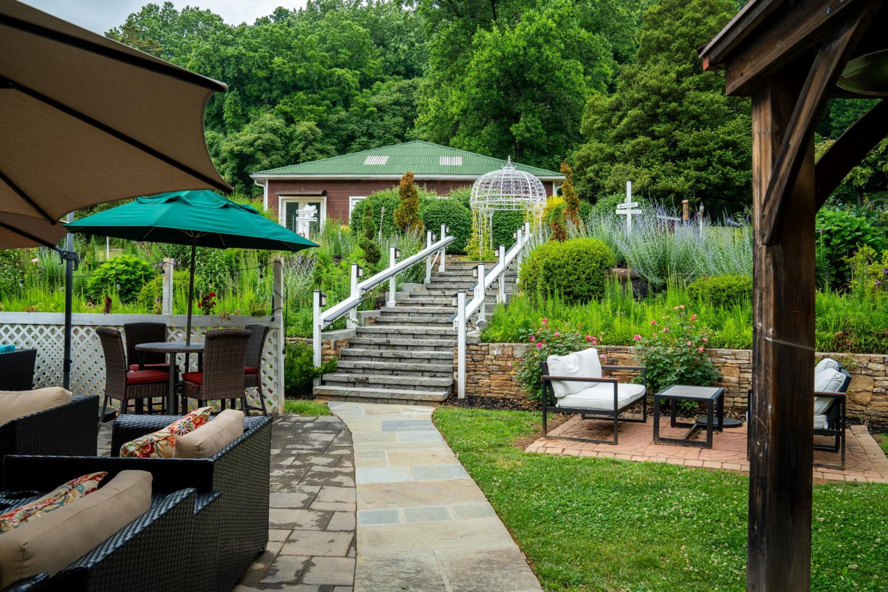 Stone Manor Boutique Inn view 3