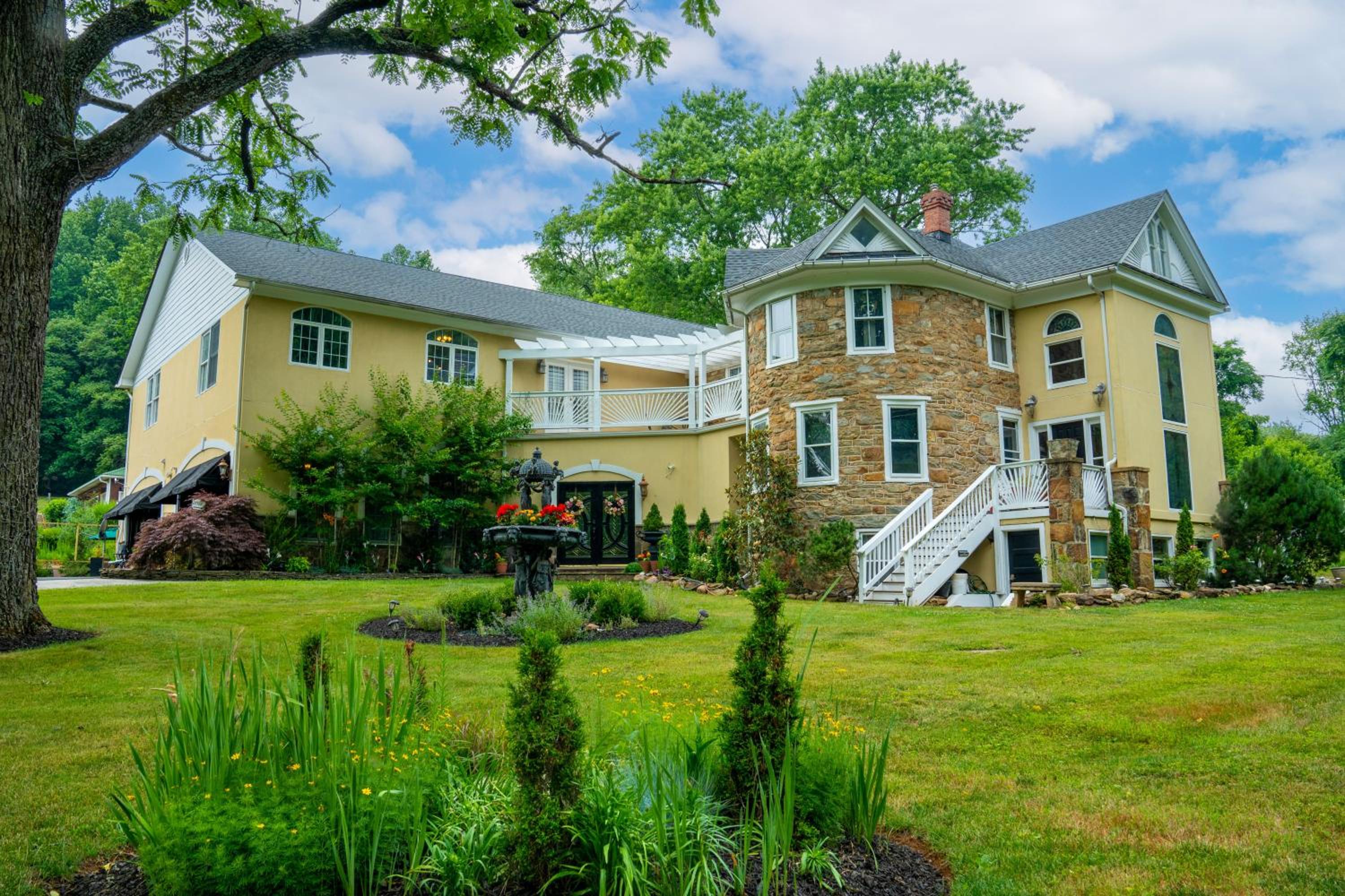 Stone Manor Boutique Inn view 2