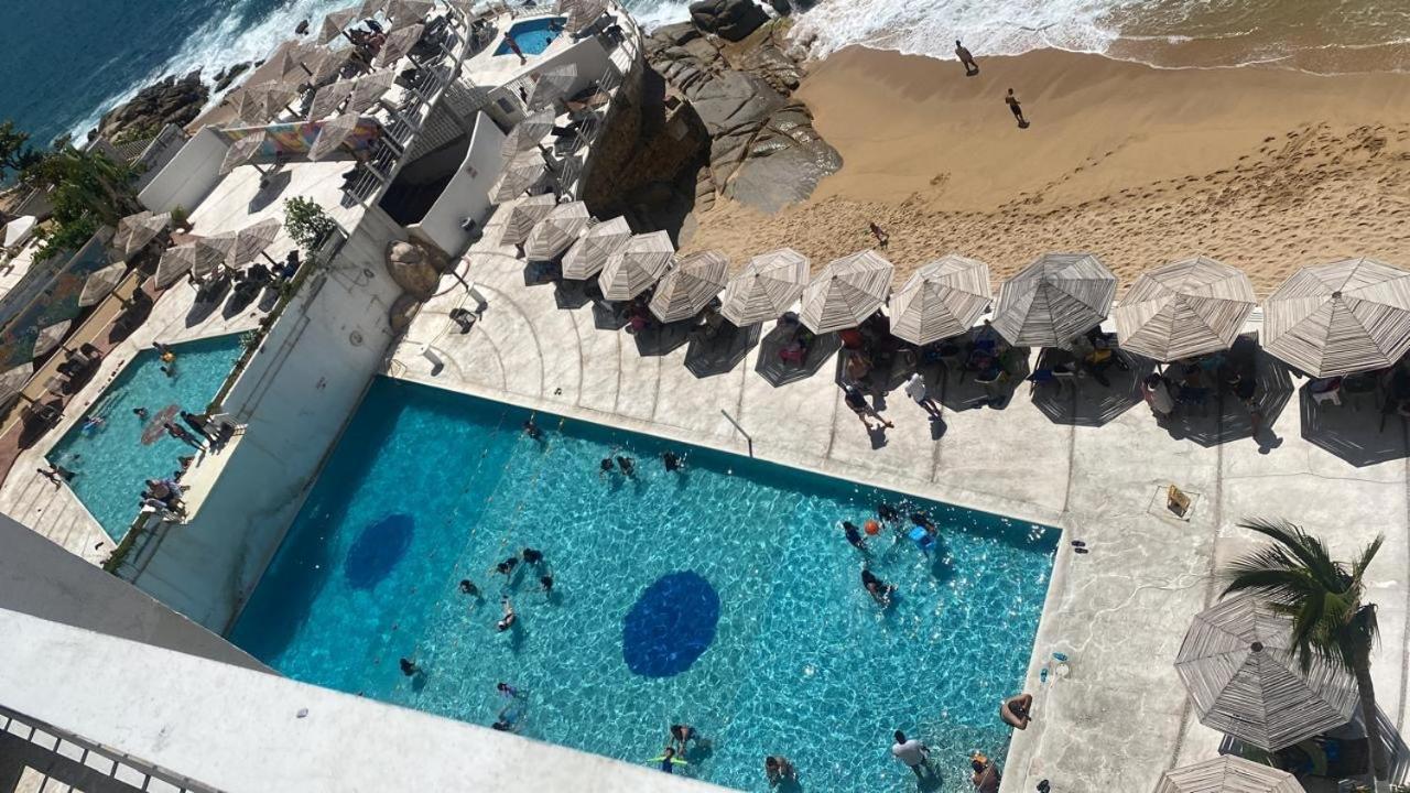 Torres Gemelas Suite VIP Frontal 607 view 4