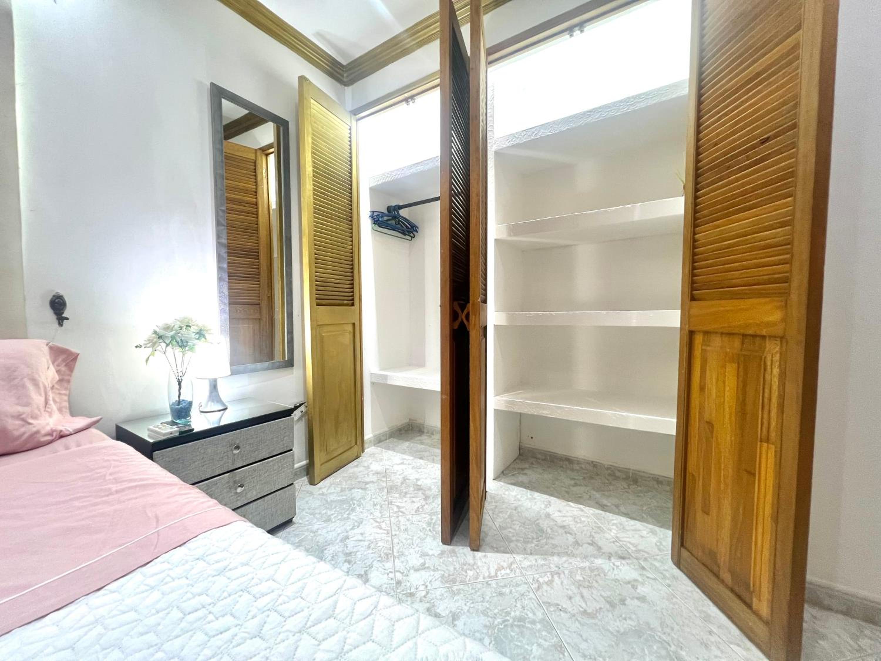 Habitación de lujo con aire acondicionado en condominio privado
